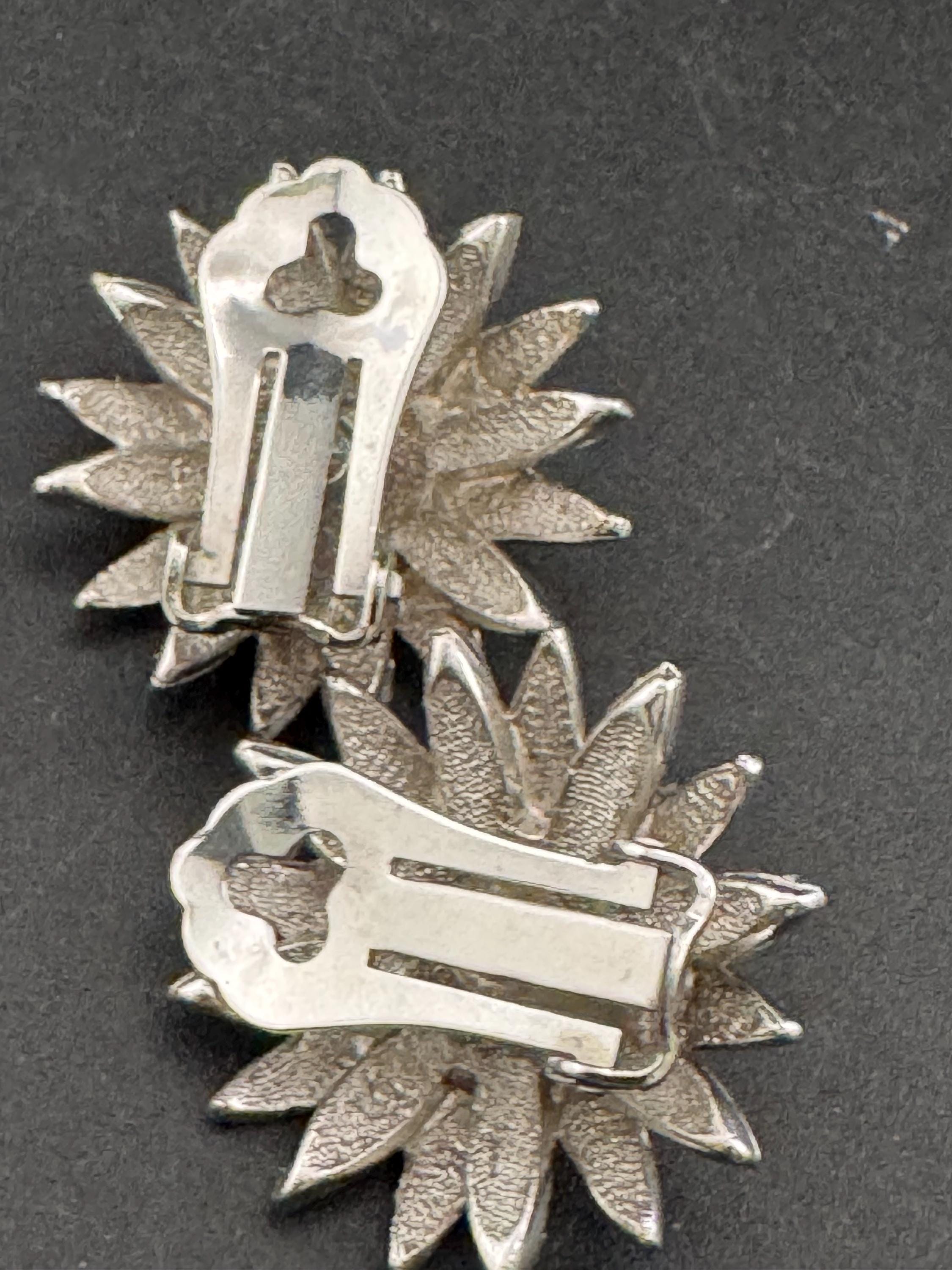 1970s brutalist star clip on earrings, silver tone