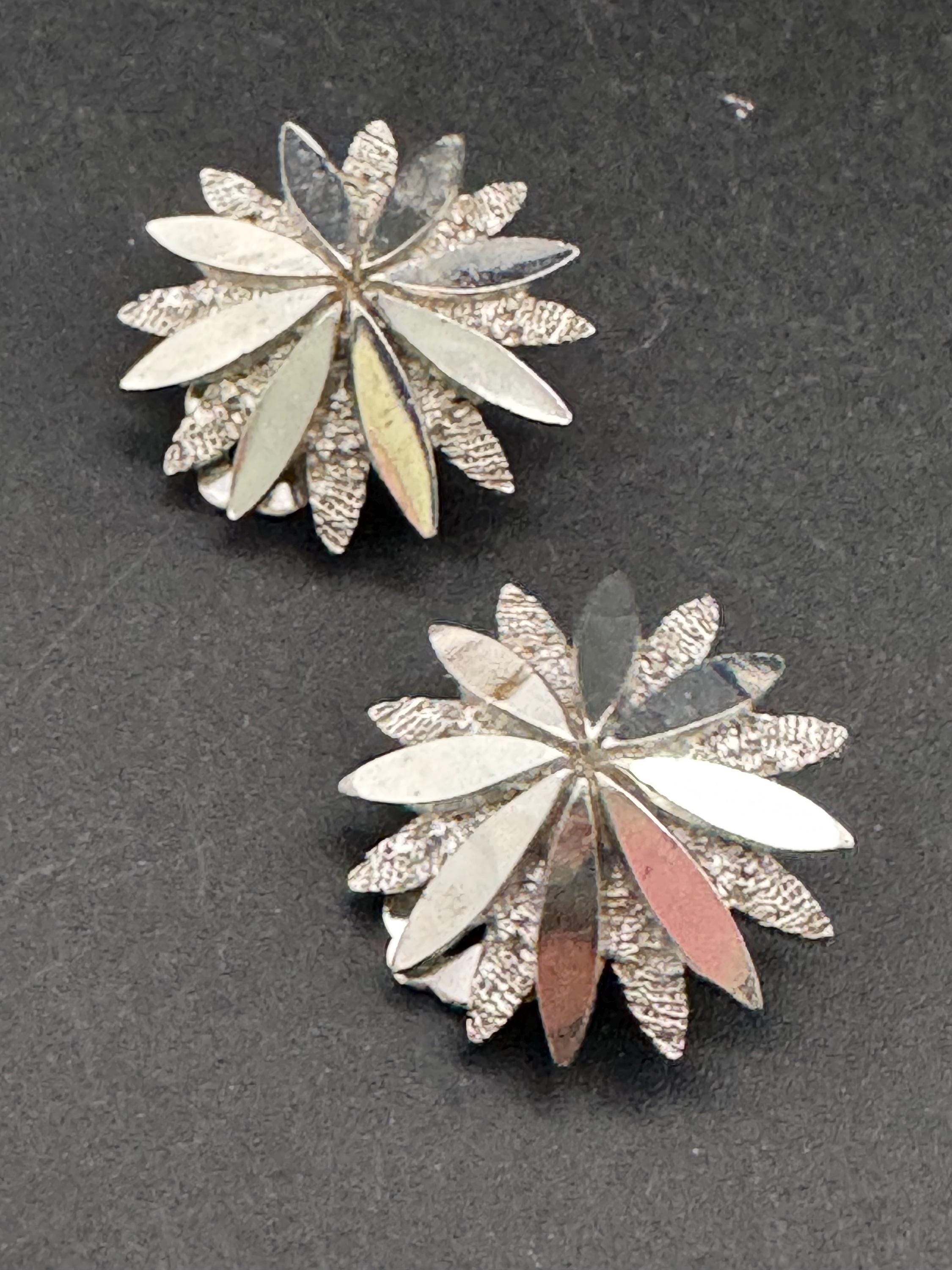 1970s brutalist star clip on earrings, silver tone