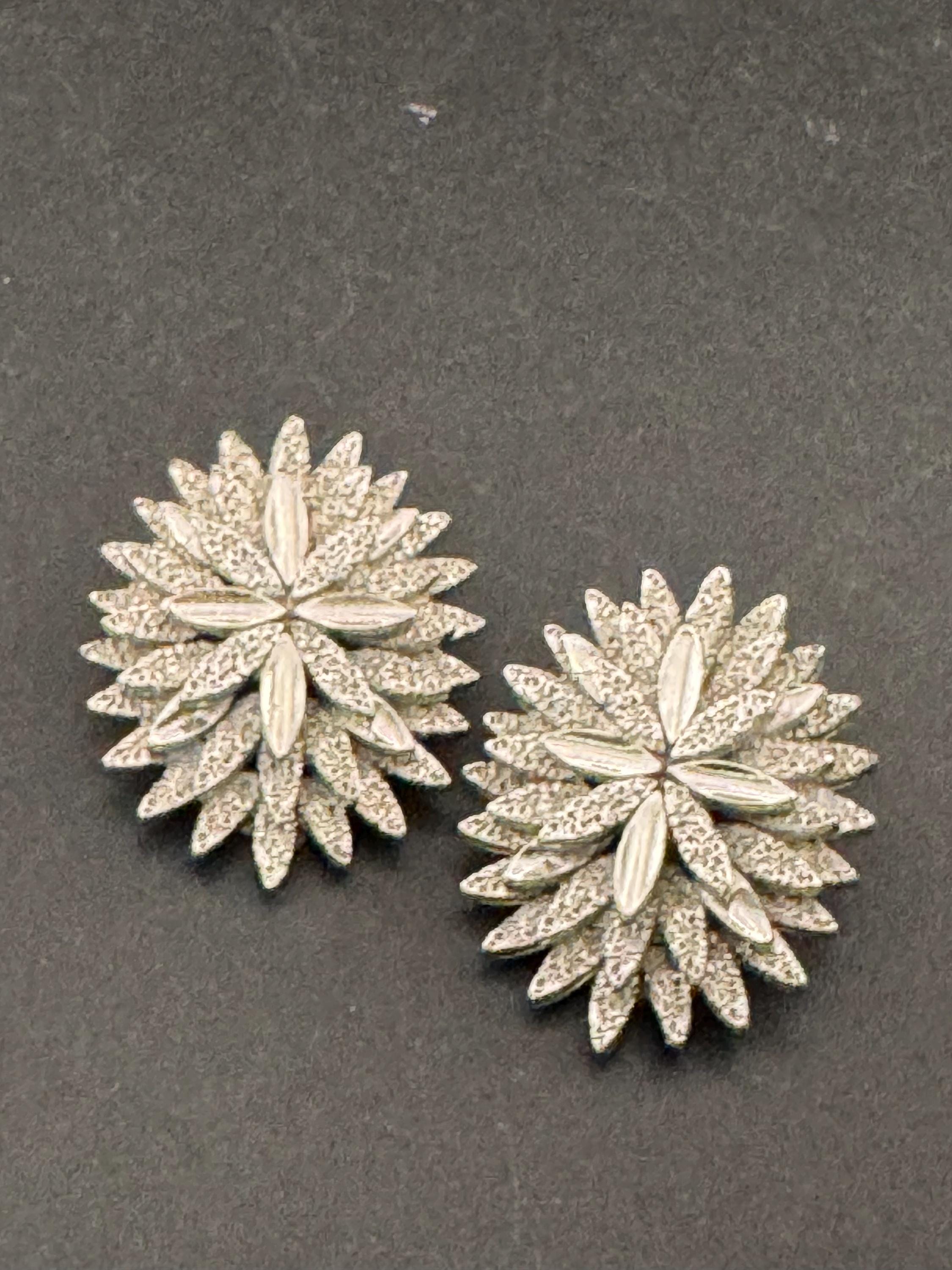 1970s brutalist star clip on earrings, silver tone