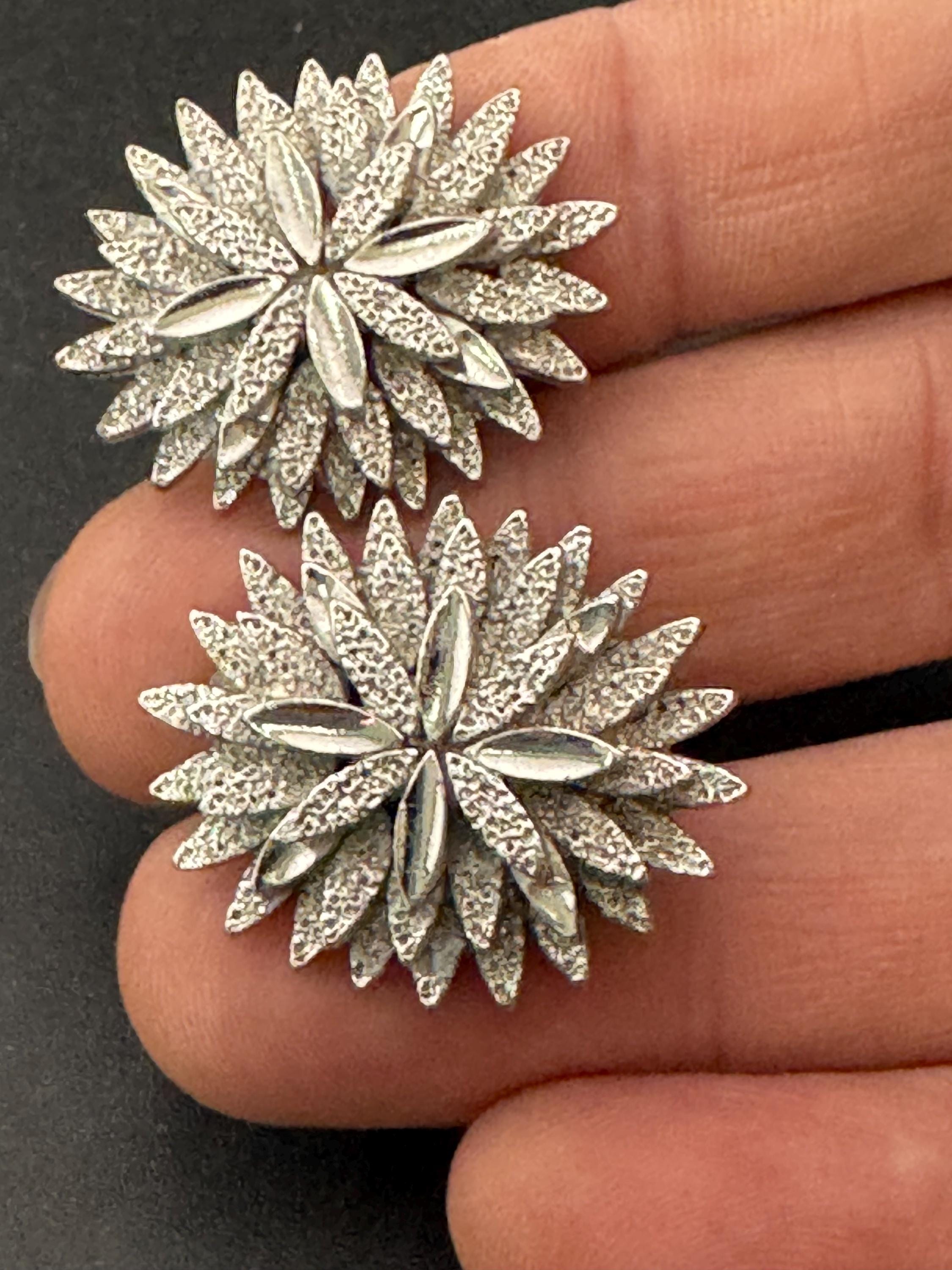 1970s brutalist star clip on earrings, silver tone