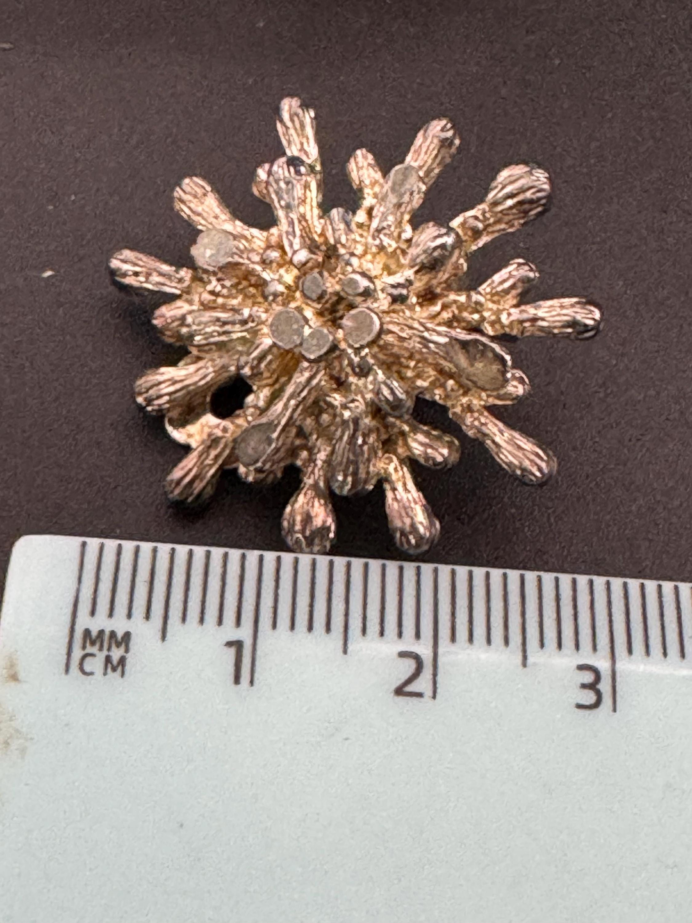 1970s brutalist spikey star clip on earrings, silver tone