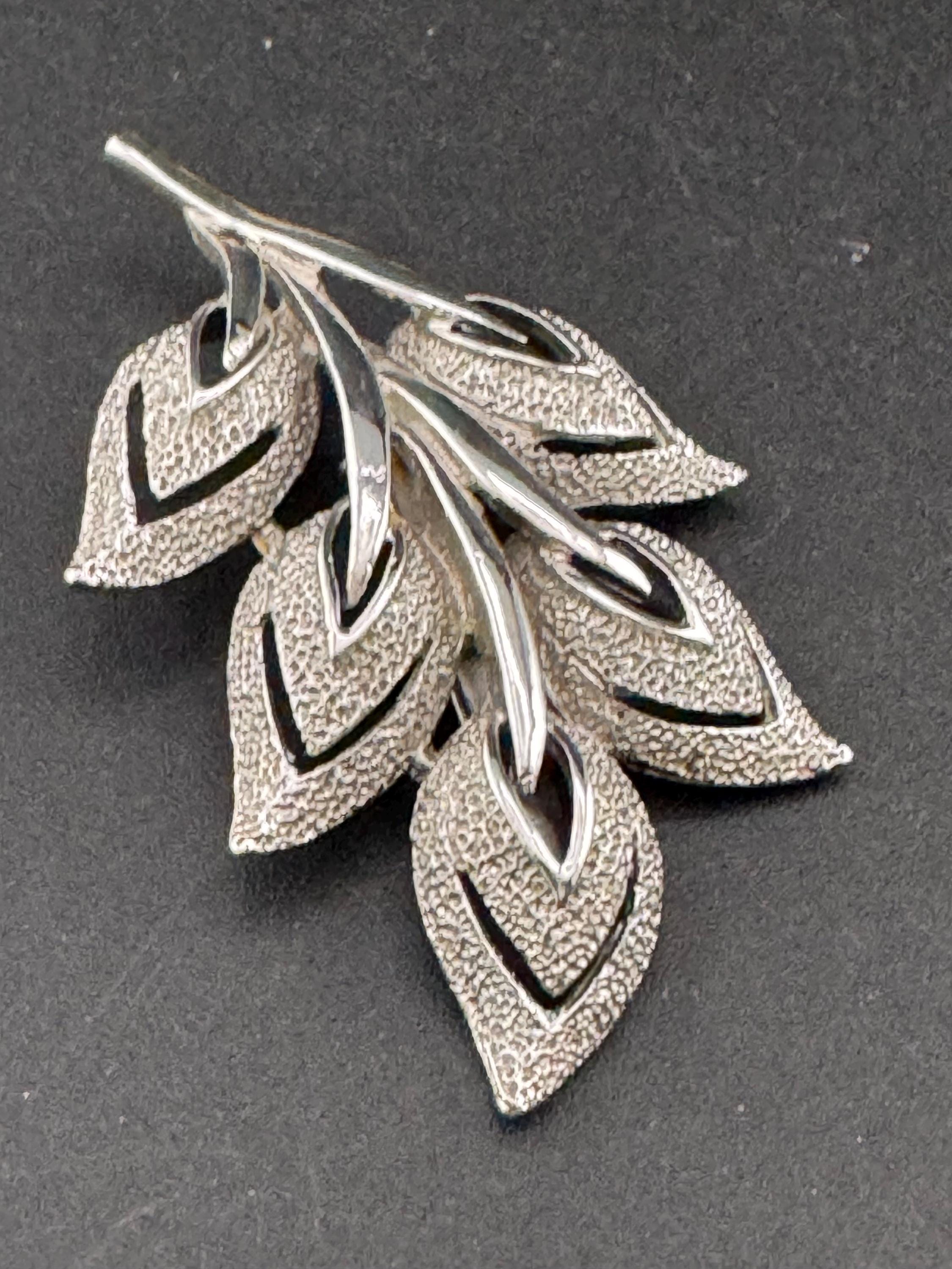 vintage modernist abstract leaf brooch, 5cm silver tone