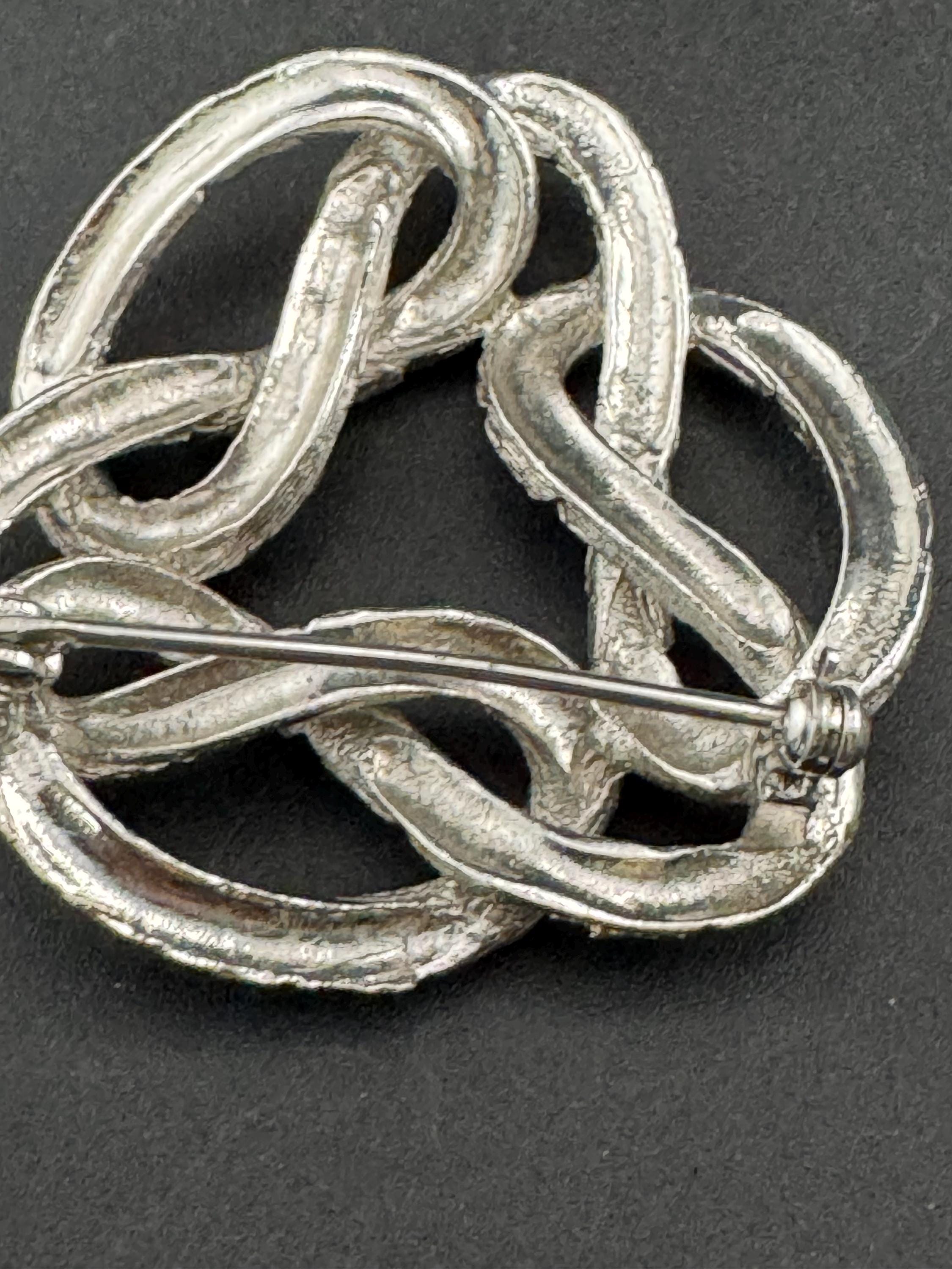 vintage abstract brutalist swirl rope knot brooch, 5cm silver tone