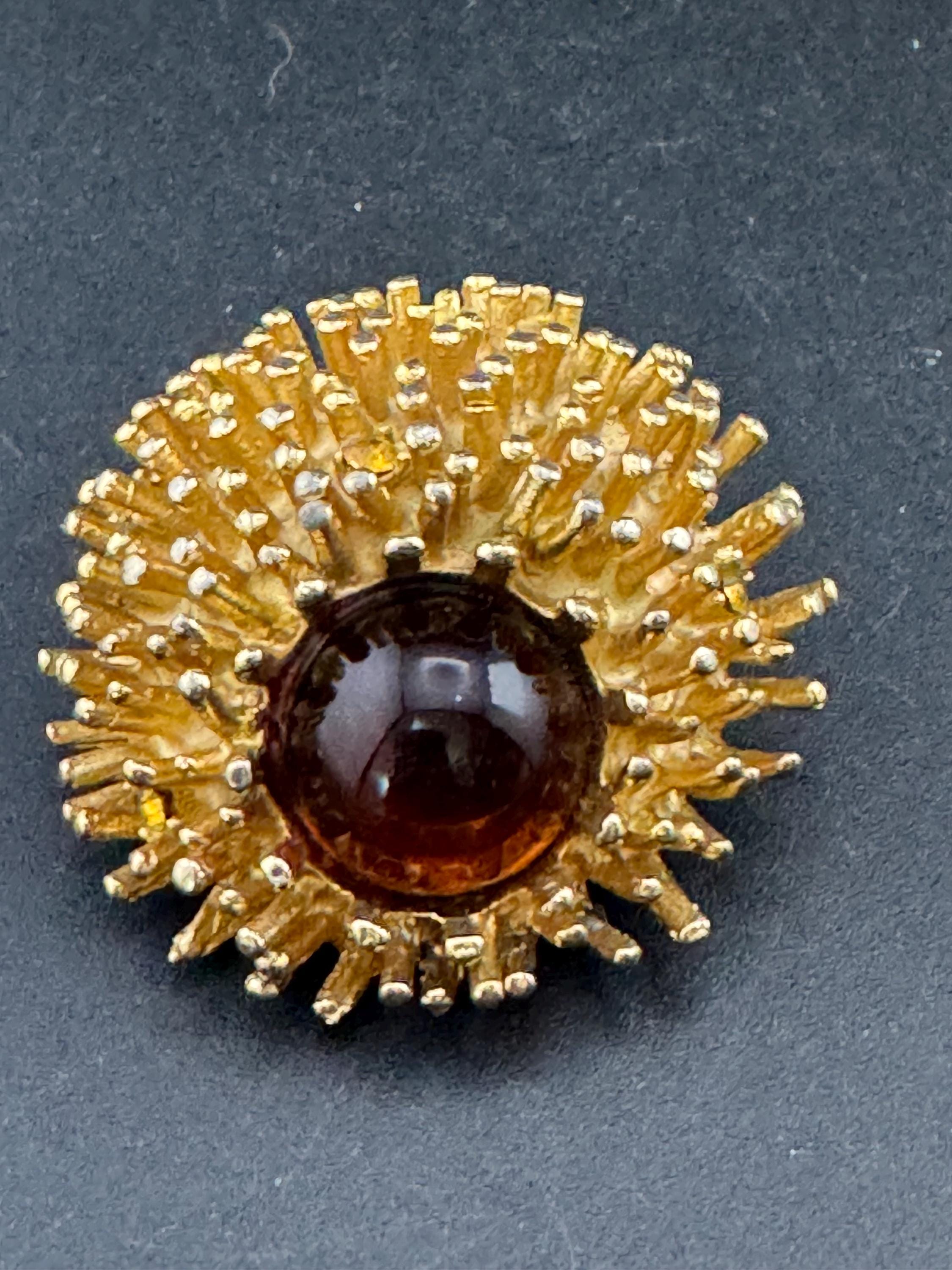 vintage brutalist anemone brooch brown glass cabochon gold