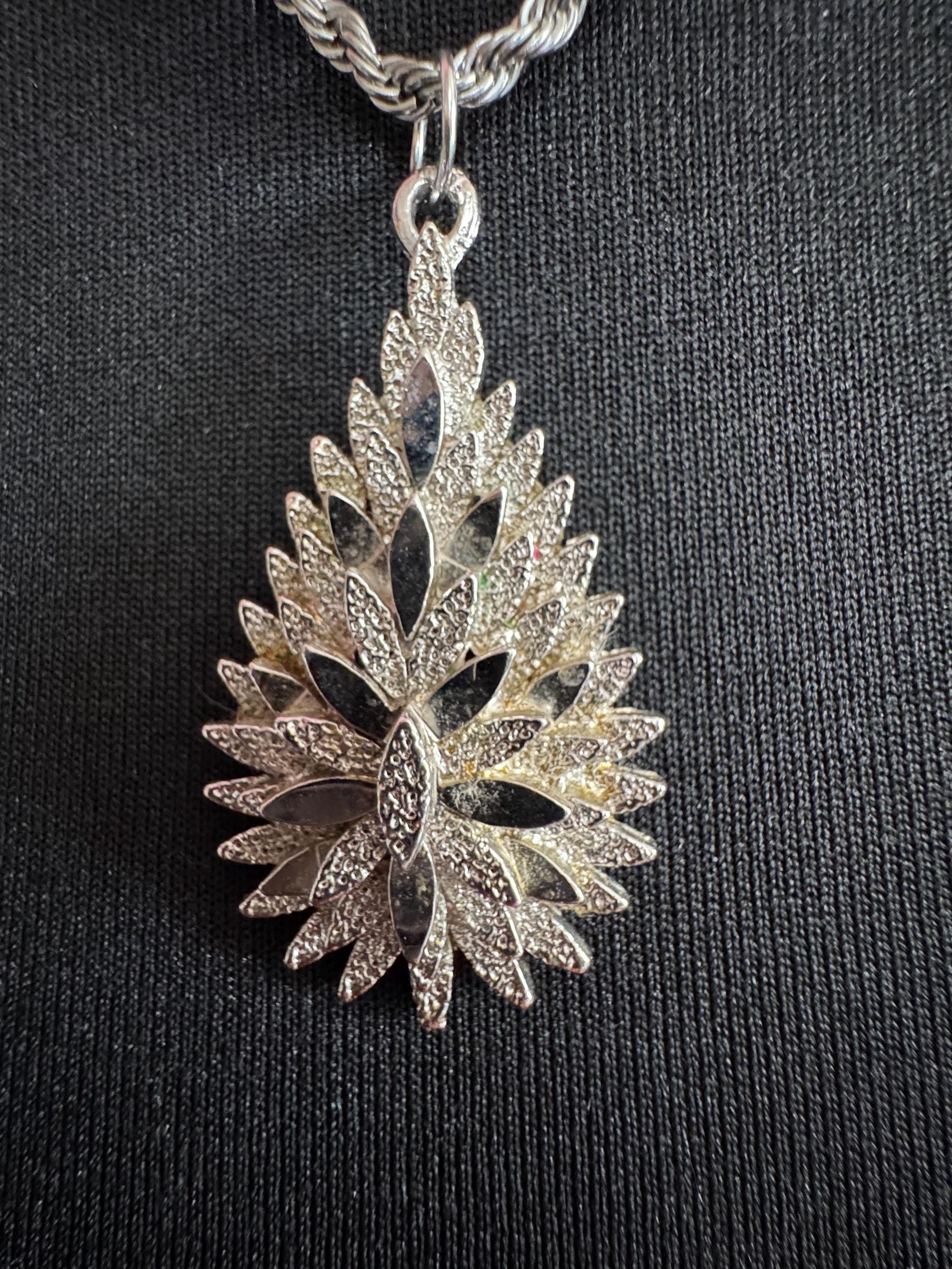 Vintage modernist brutalist Teardrop pendant necklace 1970s