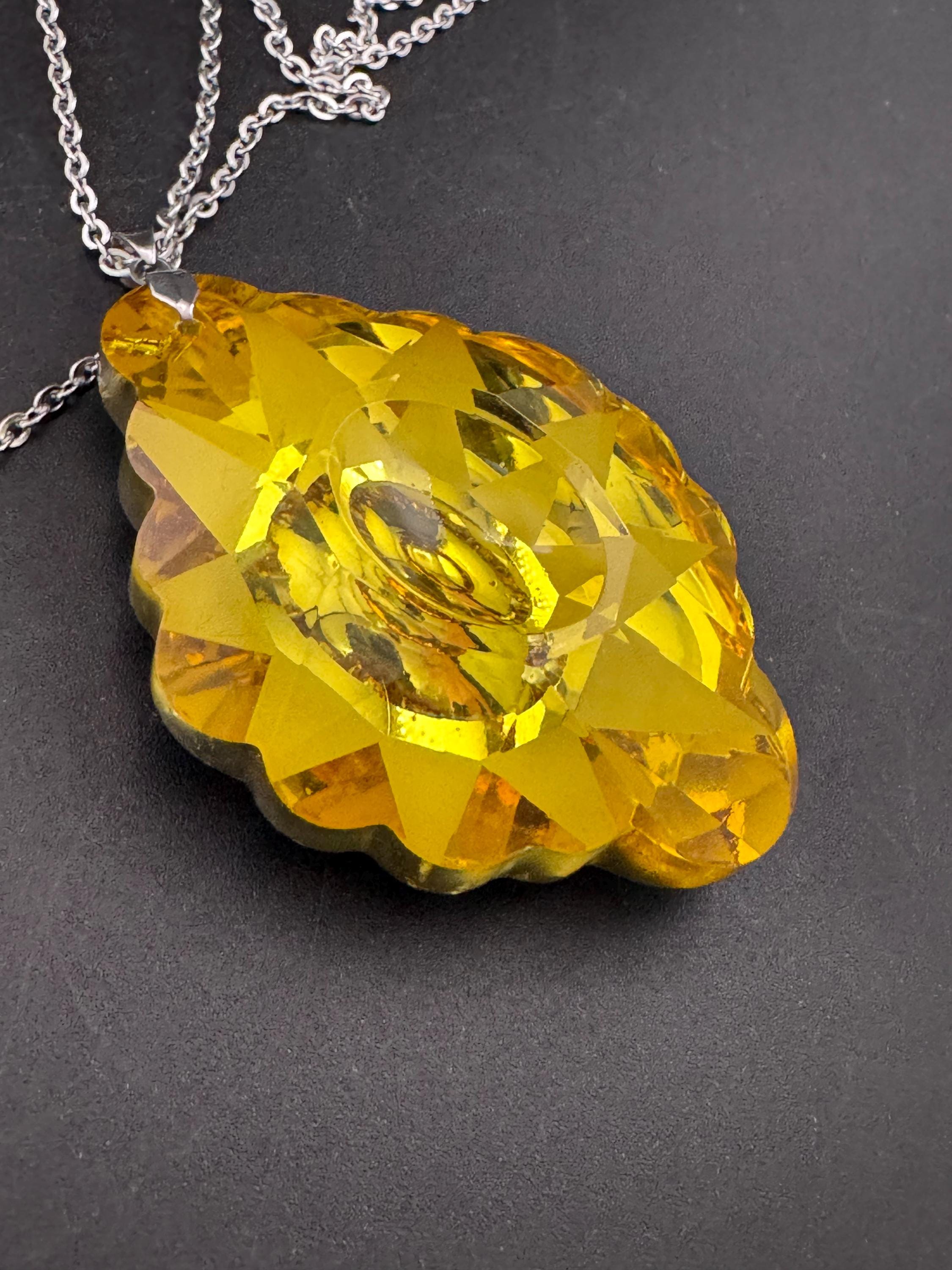 Vintage oversized yellow faceted teardrop 1970s pendant necklace, silver tone