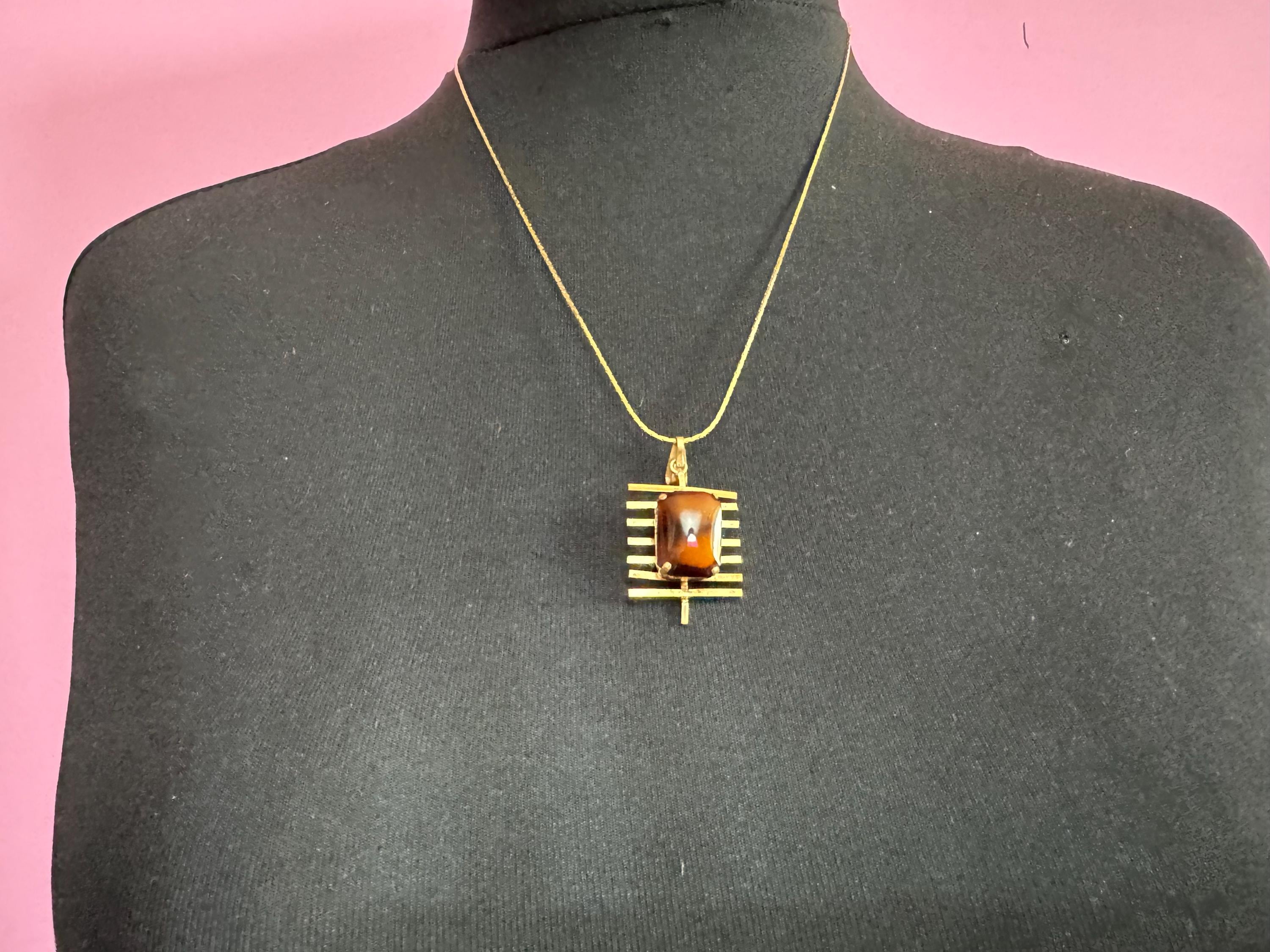 Vintage brutalist 1970s brown faux agate pendant necklace, gold tone