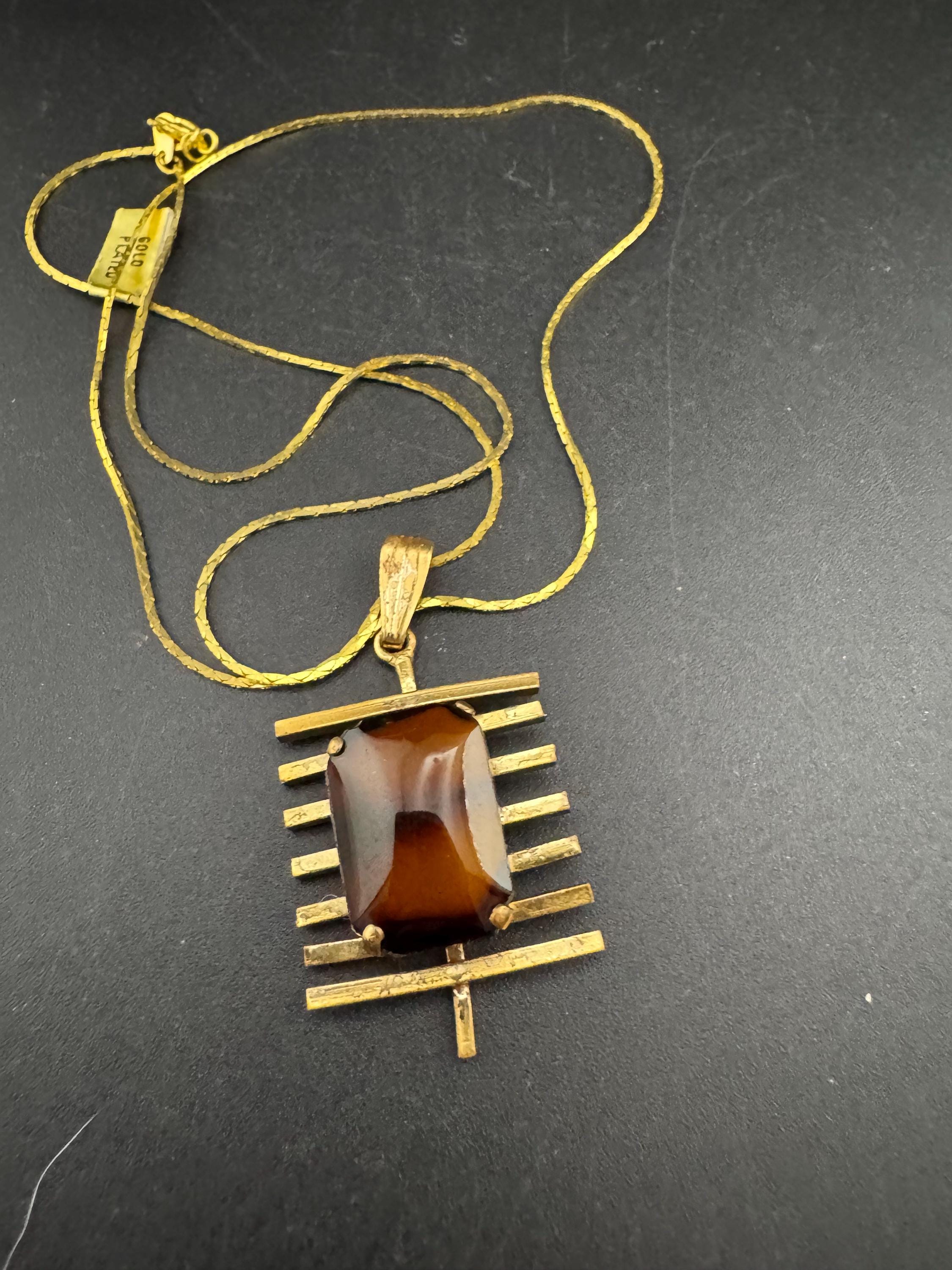 Vintage brutalist 1970s brown faux agate pendant necklace, gold tone