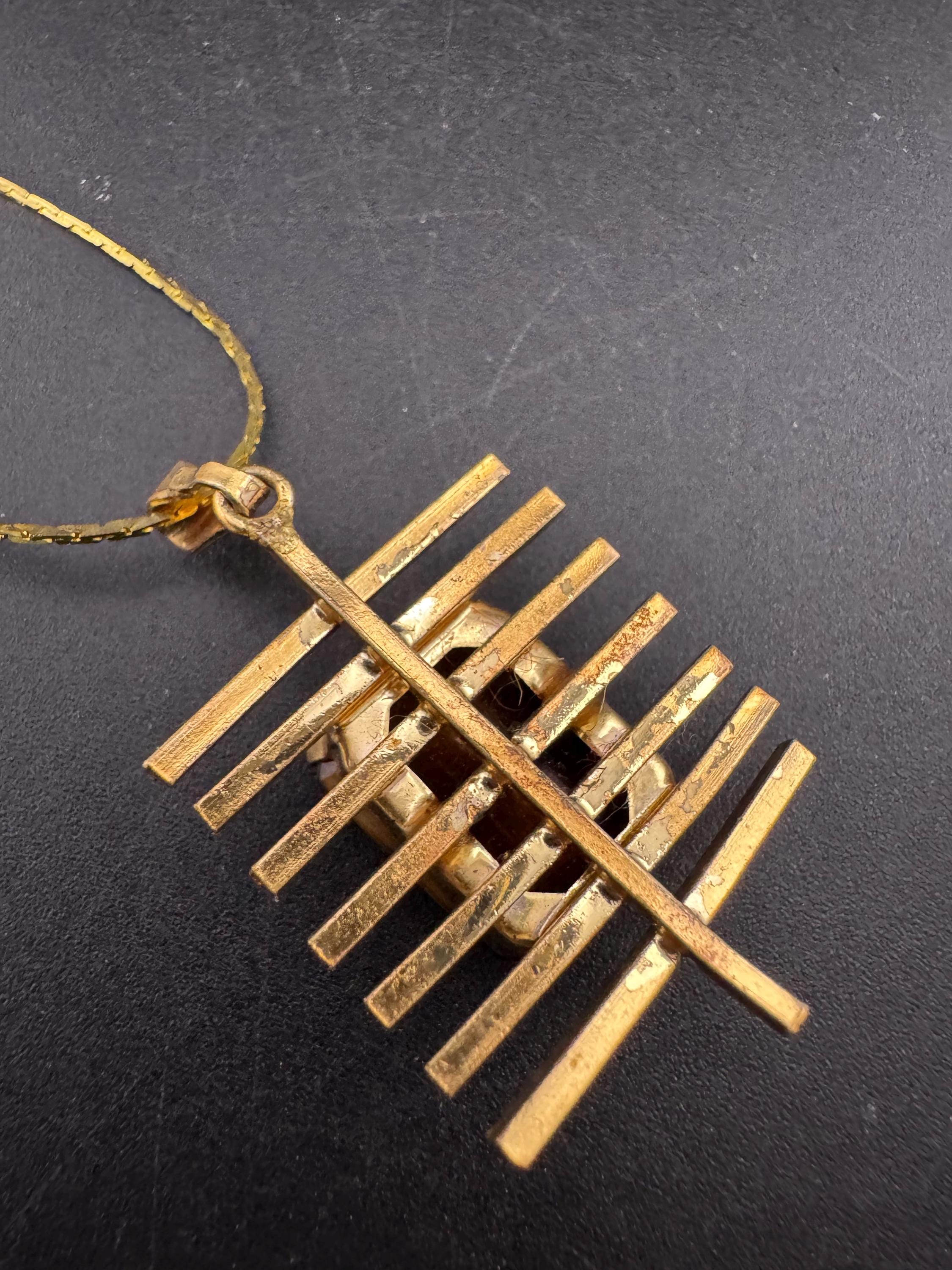 Vintage brutalist 1970s brown faux agate pendant necklace, gold tone