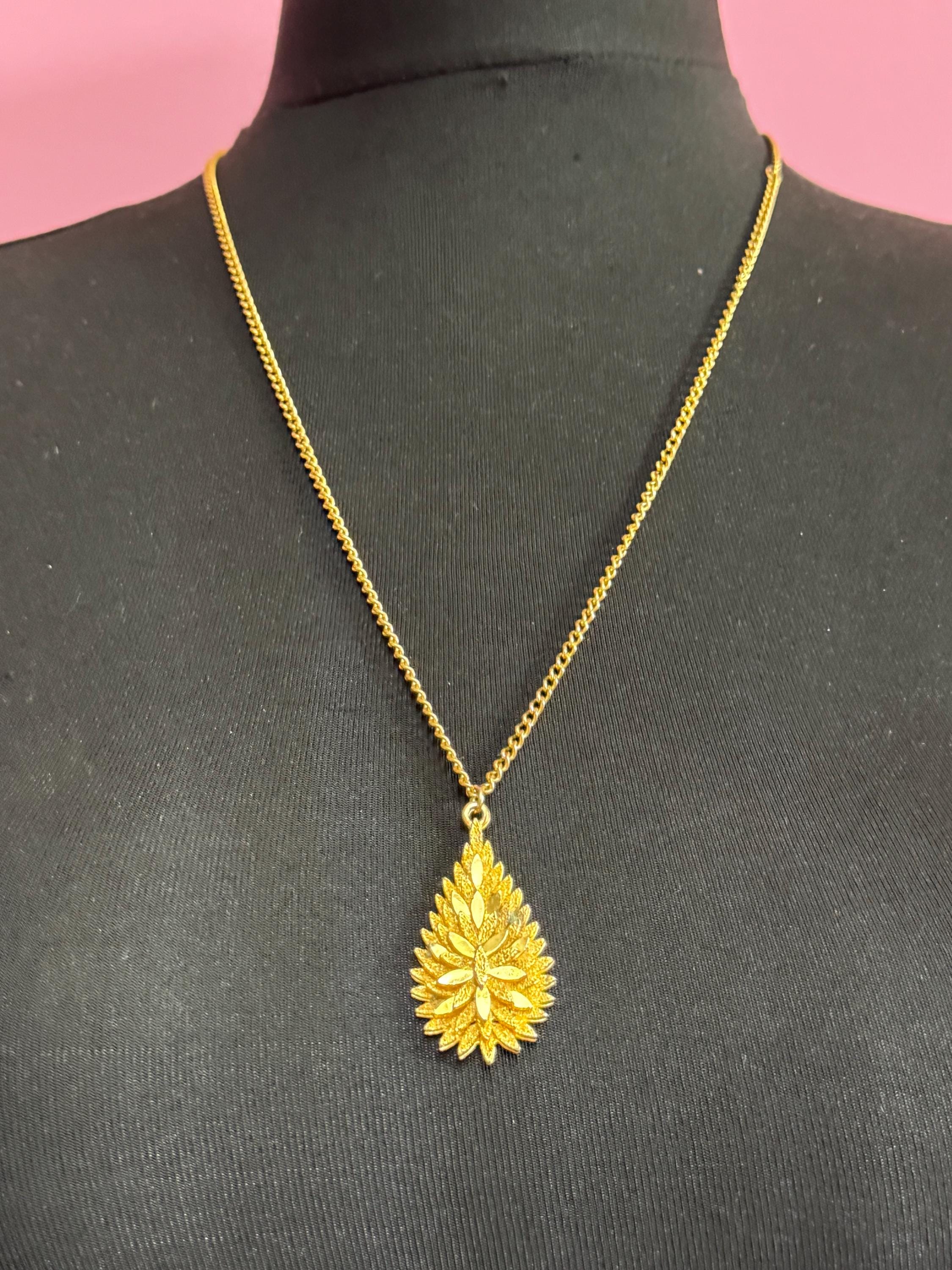 Vintage modernist teardrop pendant  necklace, gold tone brutalist