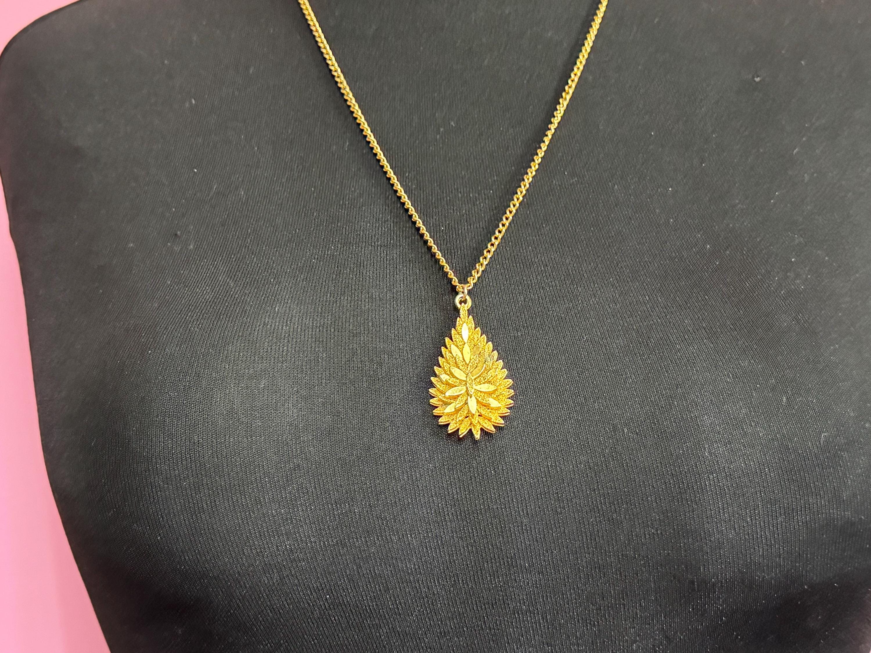 Vintage modernist teardrop pendant  necklace, gold tone brutalist