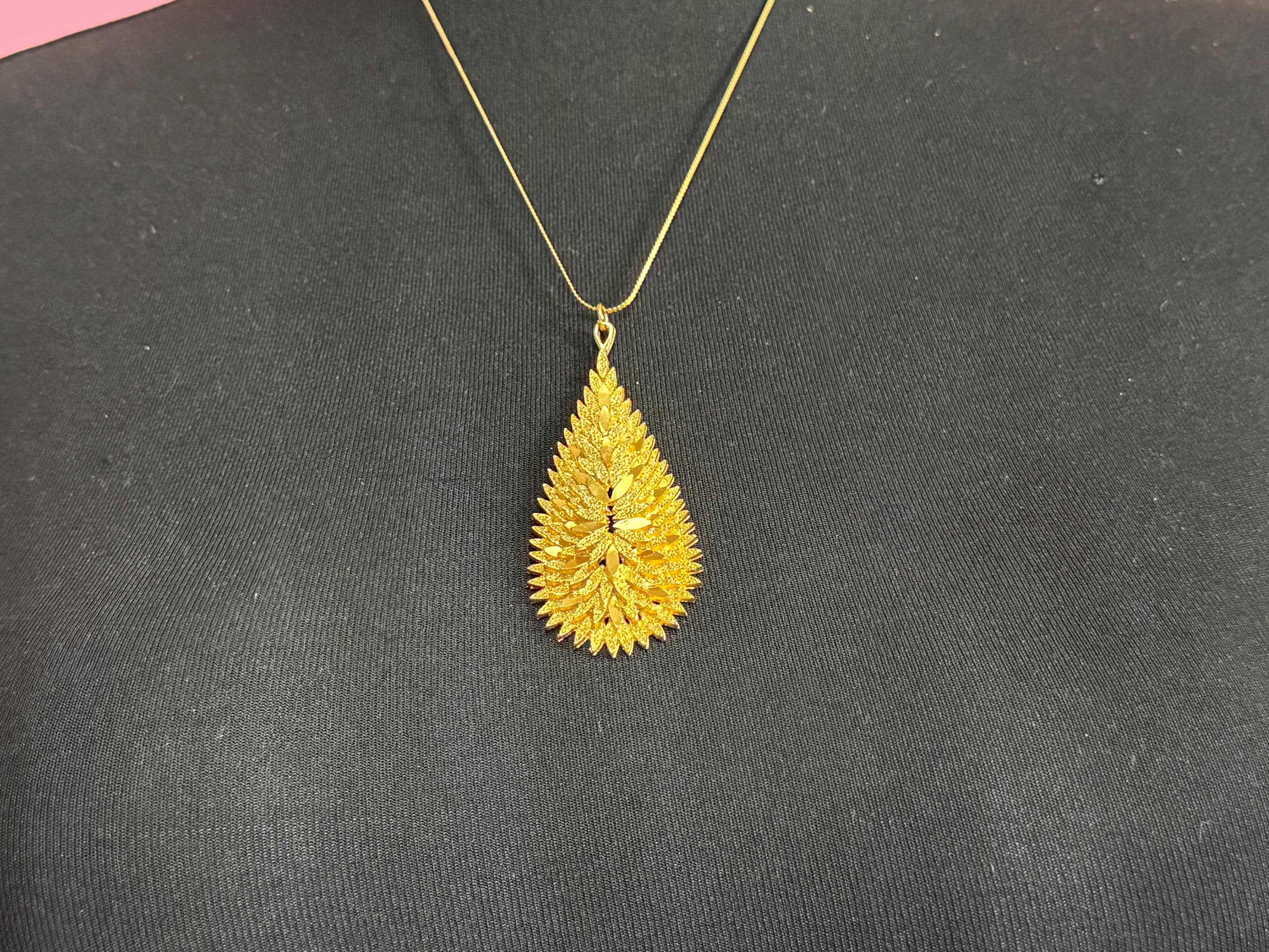 Vintage modernist teardrop pendant  necklace, gold tone brutalist