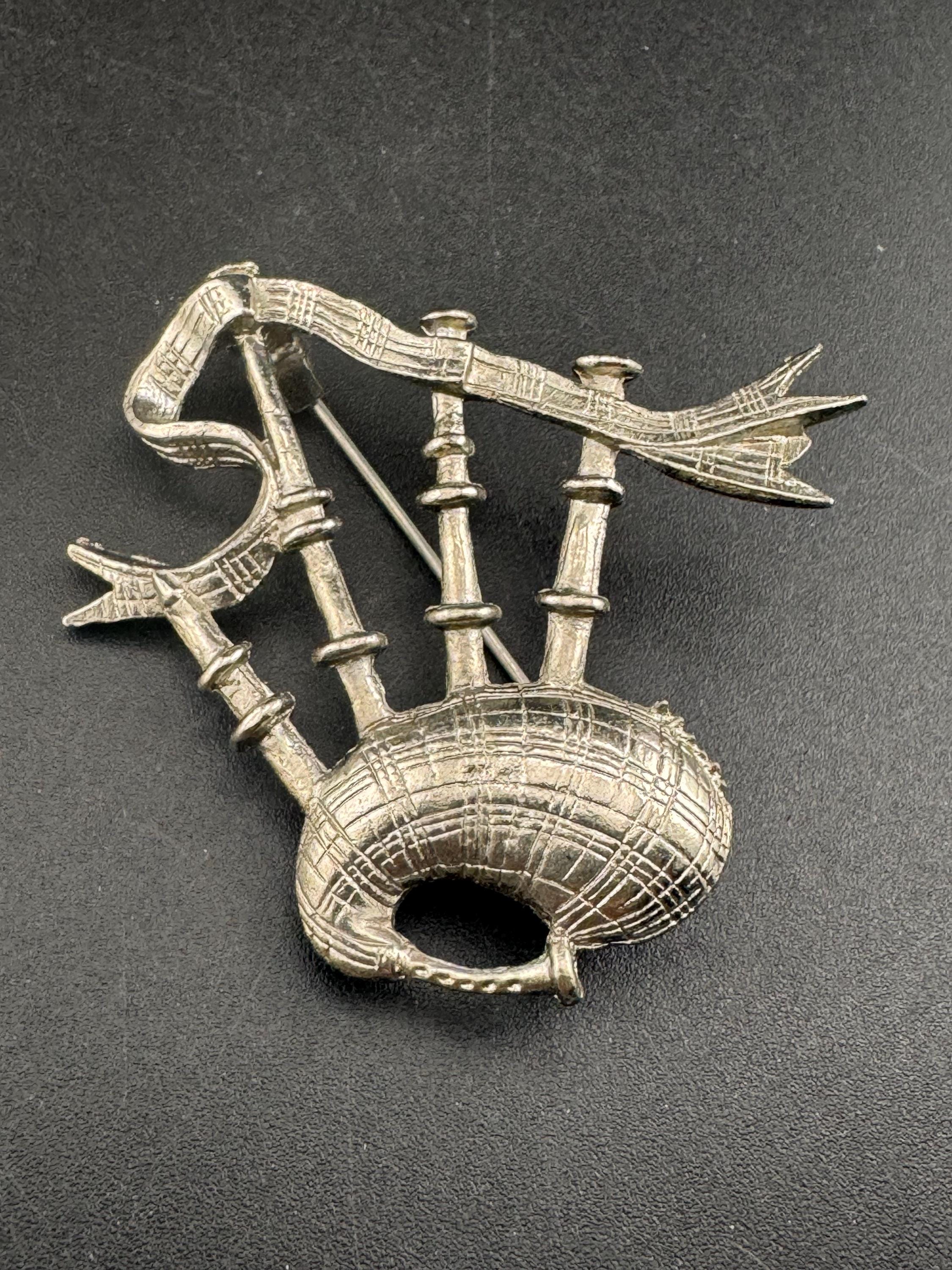 Vintage Scottish bagpipes brooch, silver tone , Celtic pin