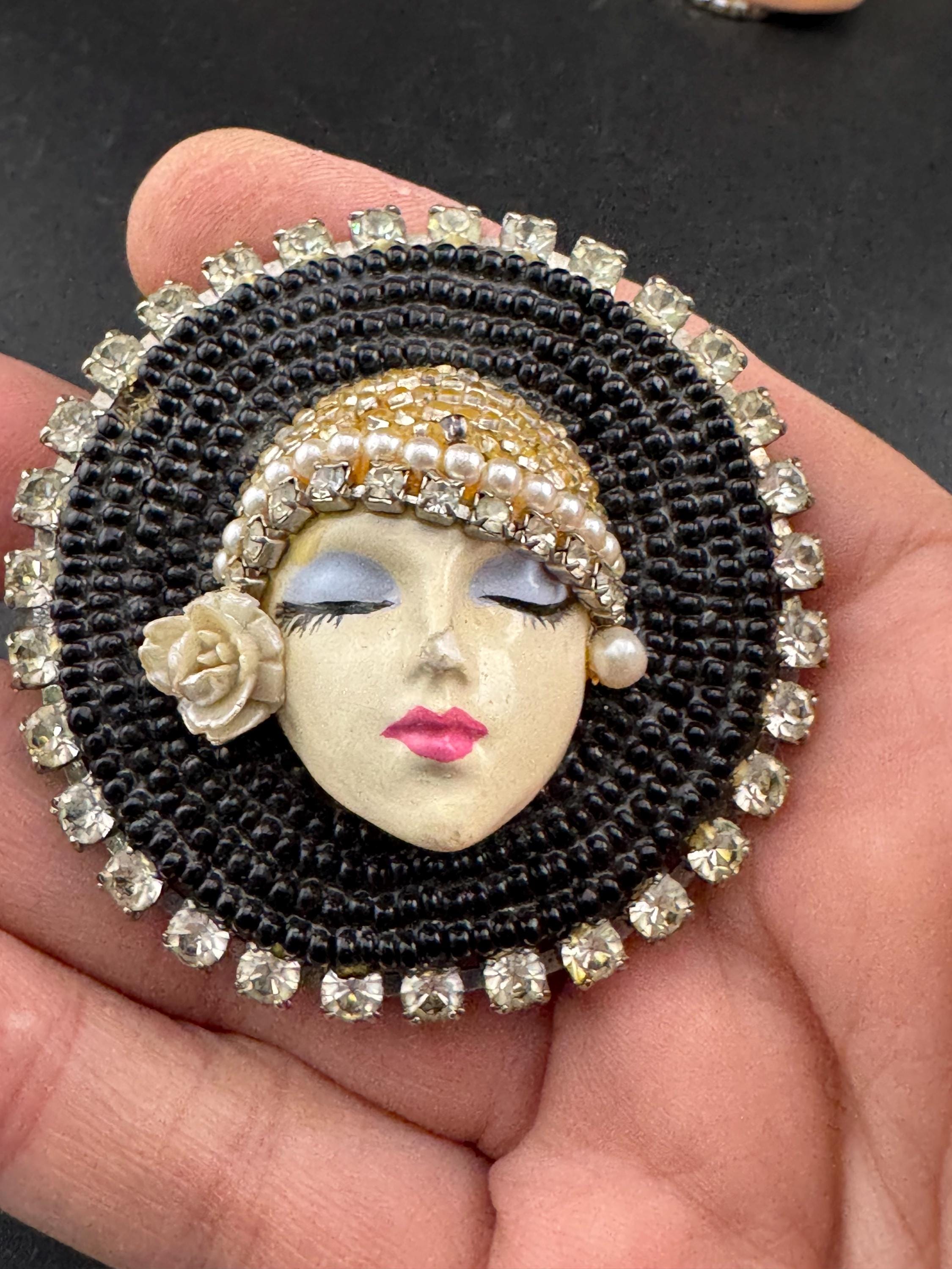 Oversized vintage rhinestone flapper face brooch, art deco lady pin