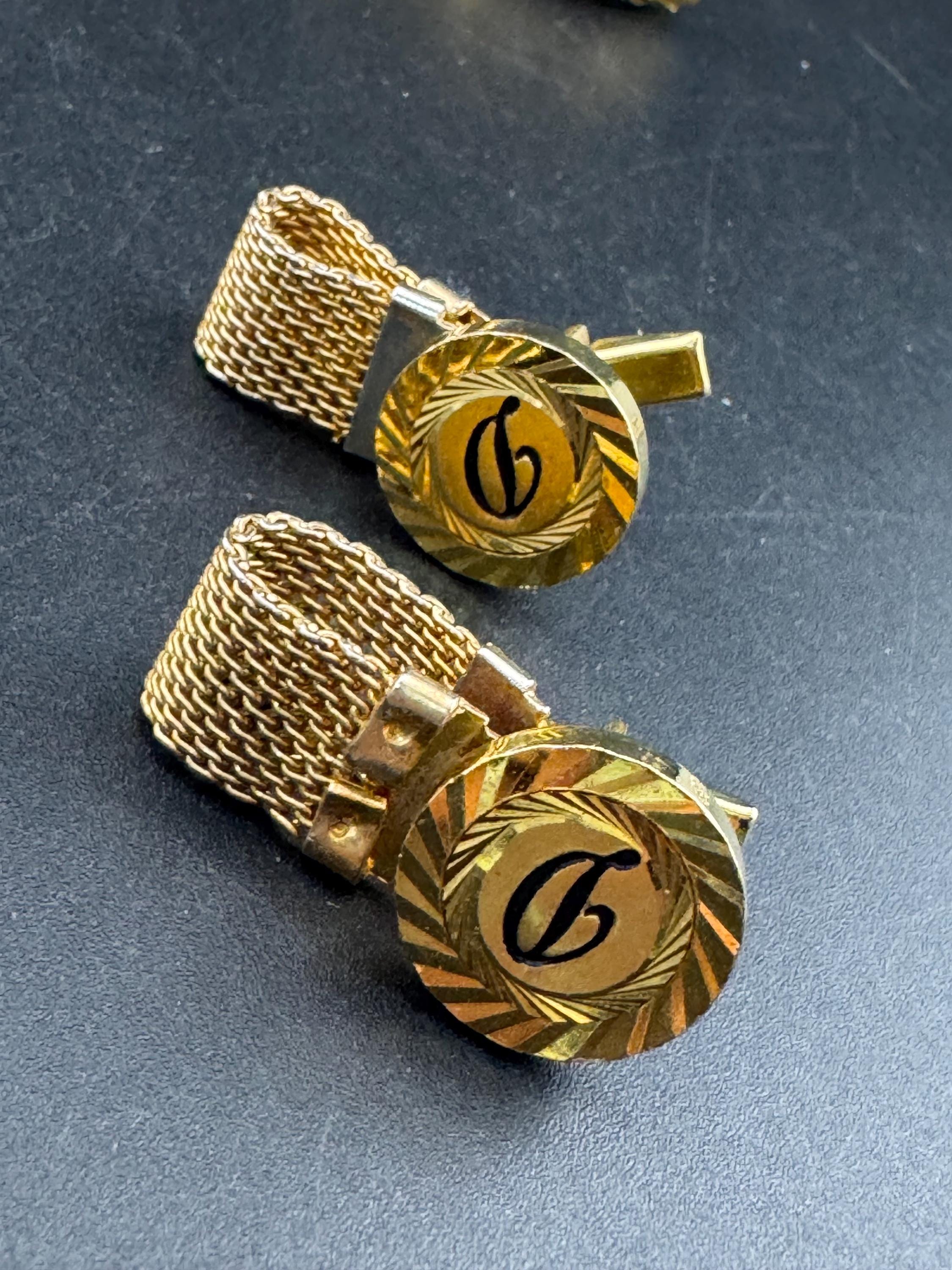 Vintage men’s gold mesh monogram Letter D cufflinks Brutalist 1970s