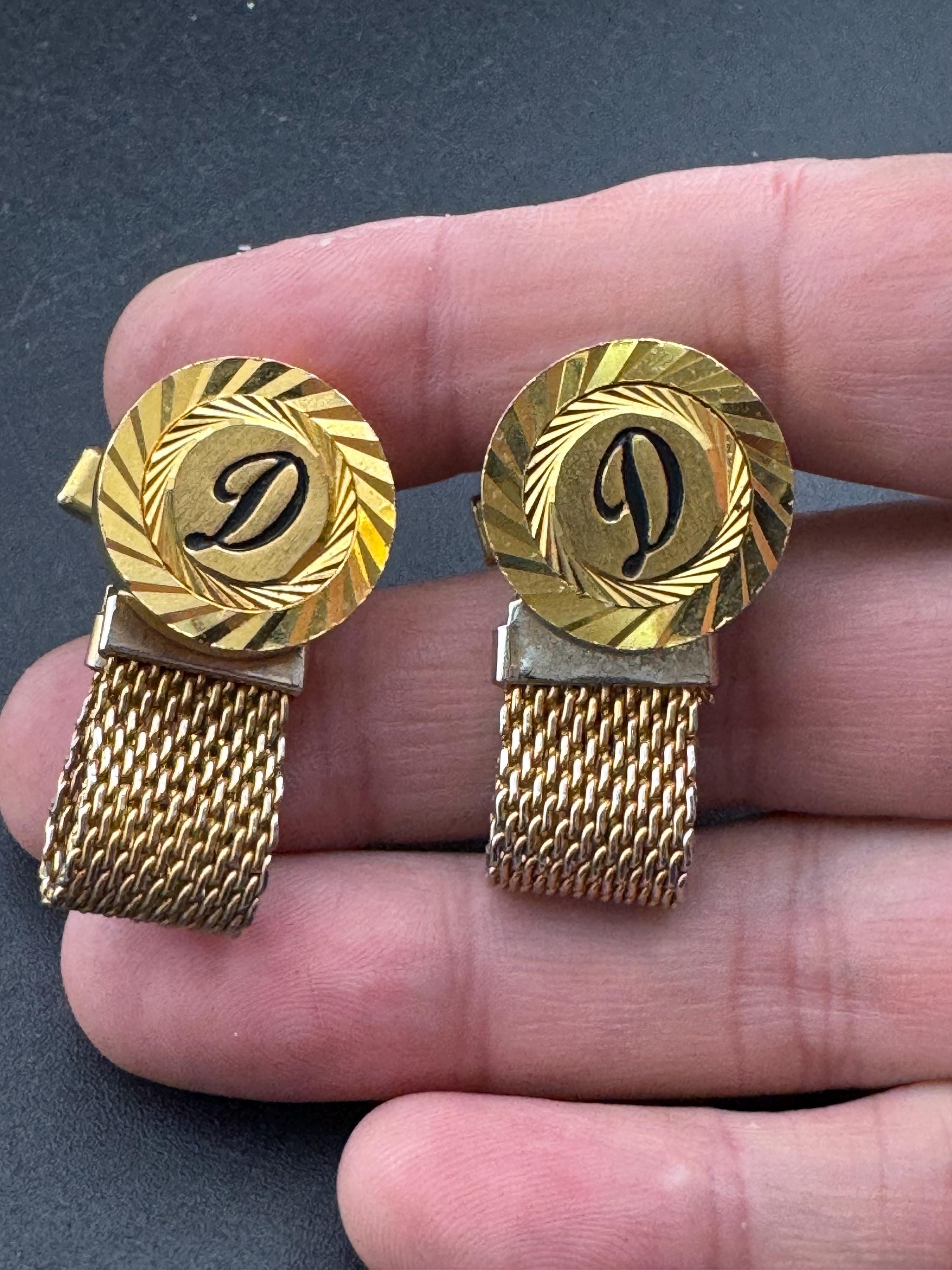 Vintage men’s gold mesh monogram Letter D cufflinks Brutalist 1970s