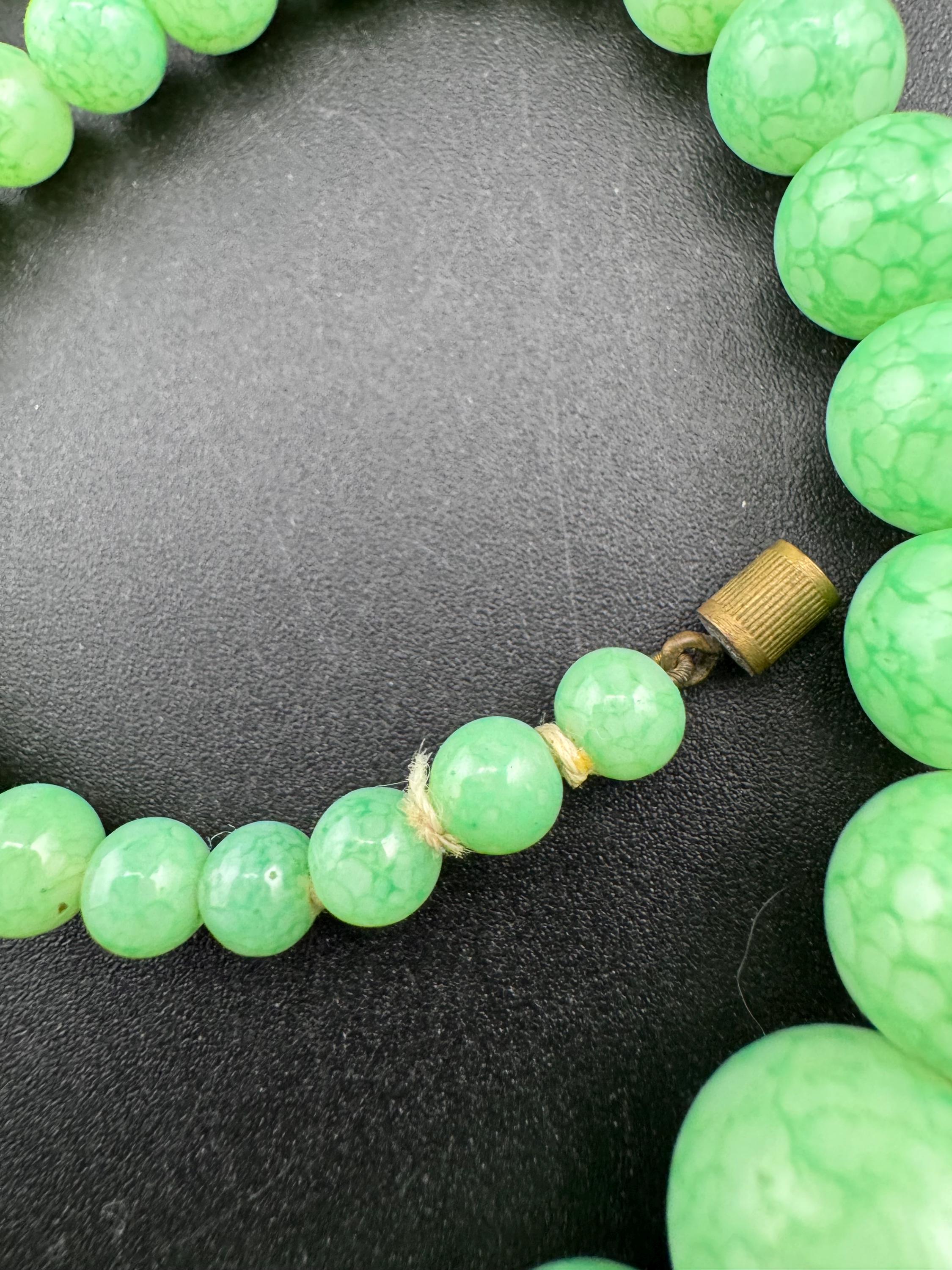 Art Deco czech gold tone necklace with green peking glass or ceramic stones 38.5cm