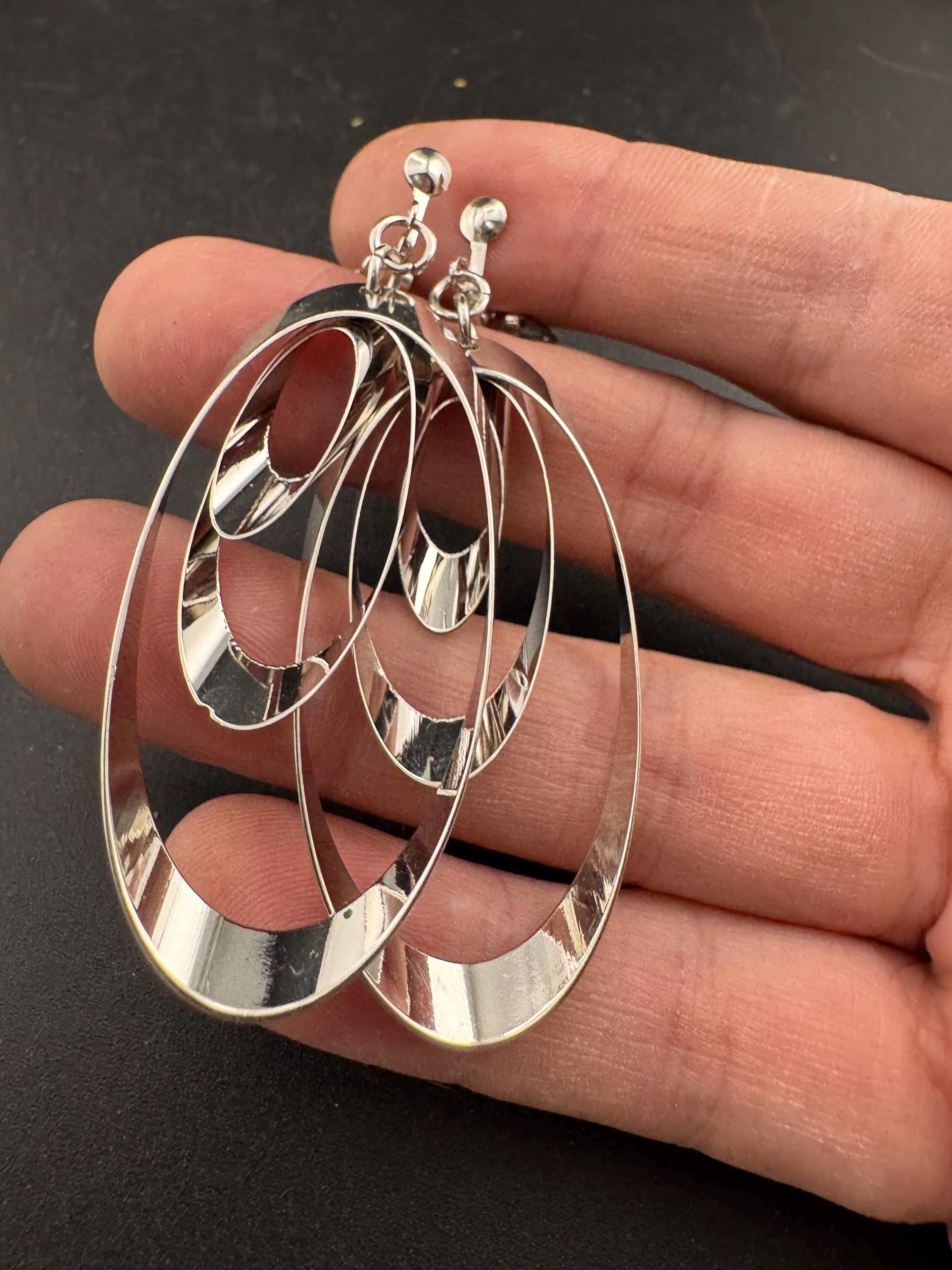 Retro modernist long dangly oval drop earrings,clip on silver tone