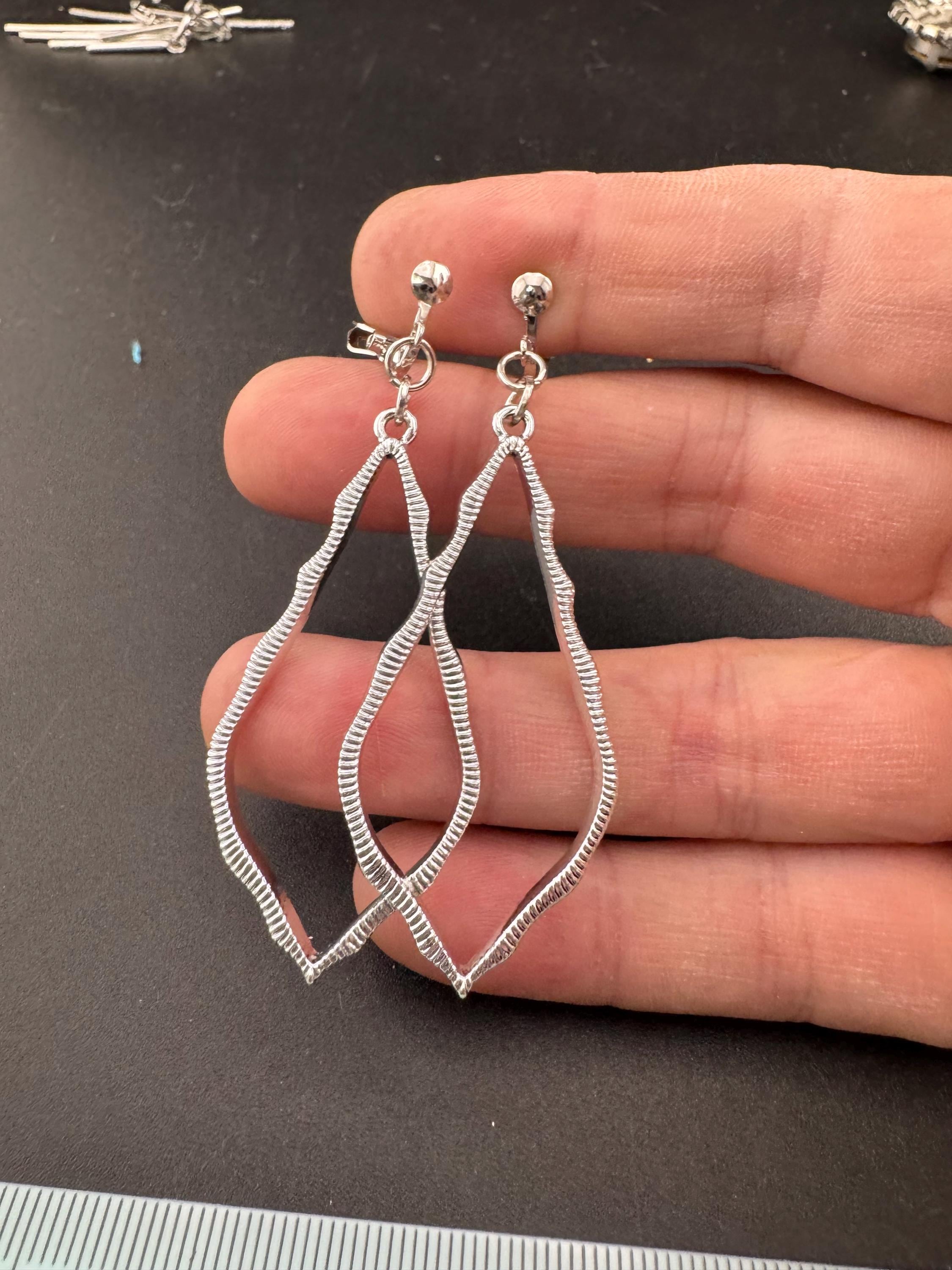 Retro modernist long dangly teardrop drop earrings, clip on silver tone