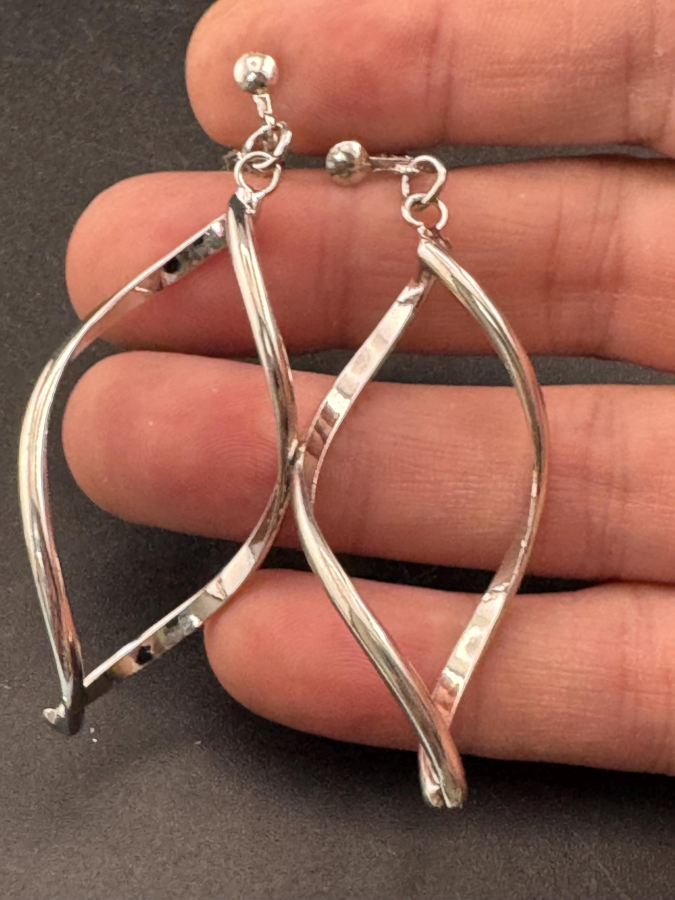 Retro modernist long dangly helix drop earrings, clip on silver tone