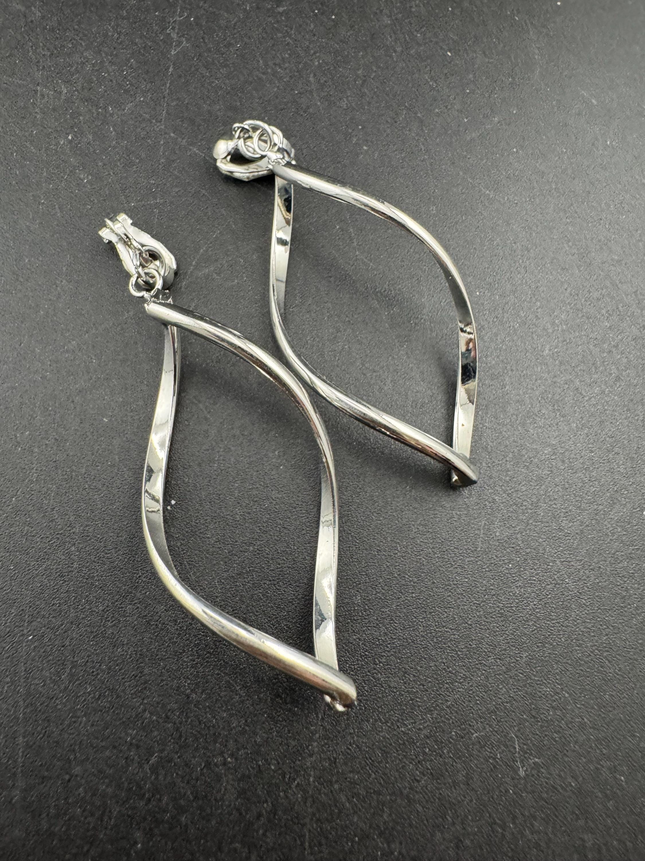 Retro modernist long dangly helix drop earrings, clip on silver tone