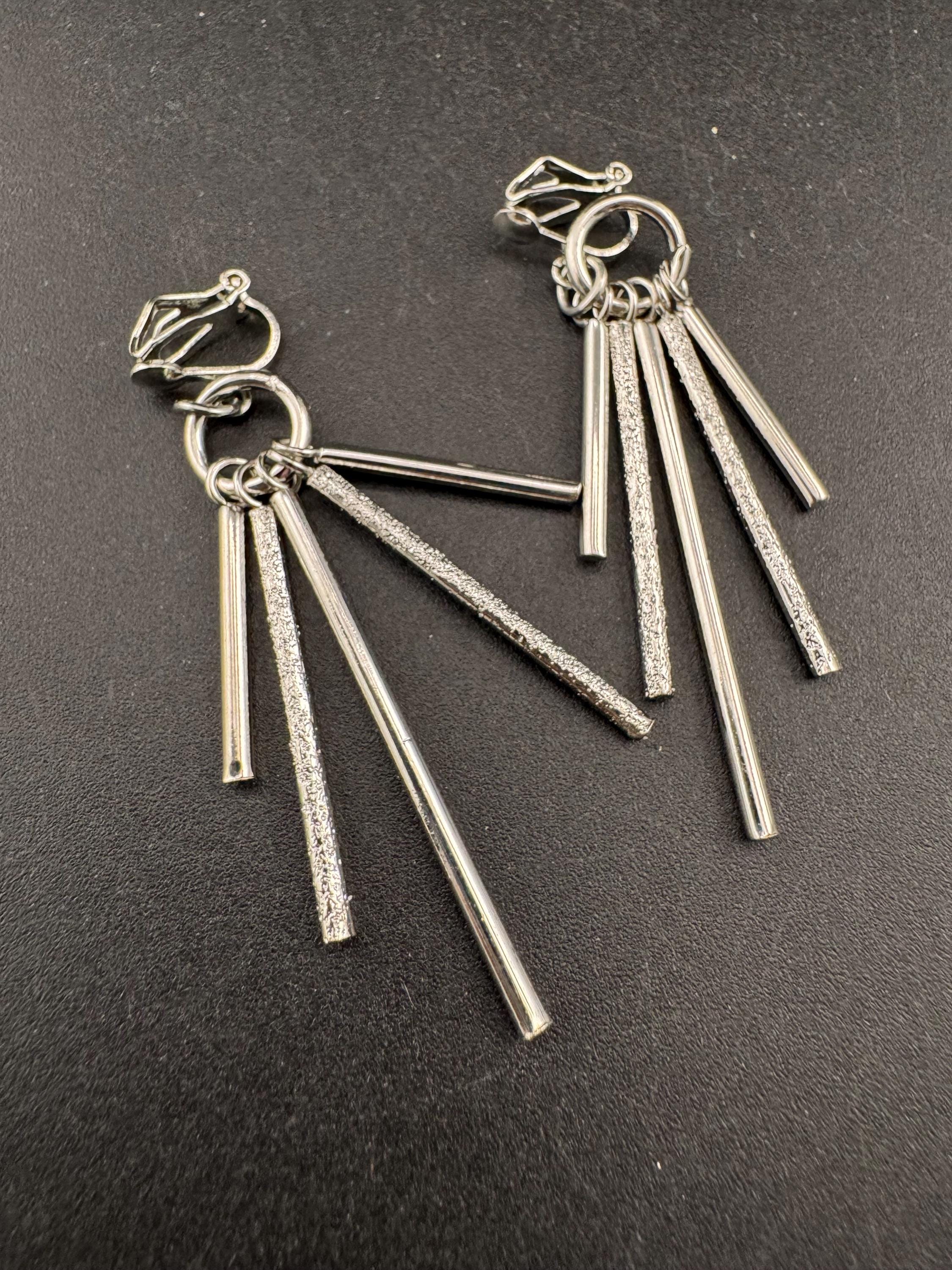Retro modernist long dangly tassel drop earrings, clip on silver tone