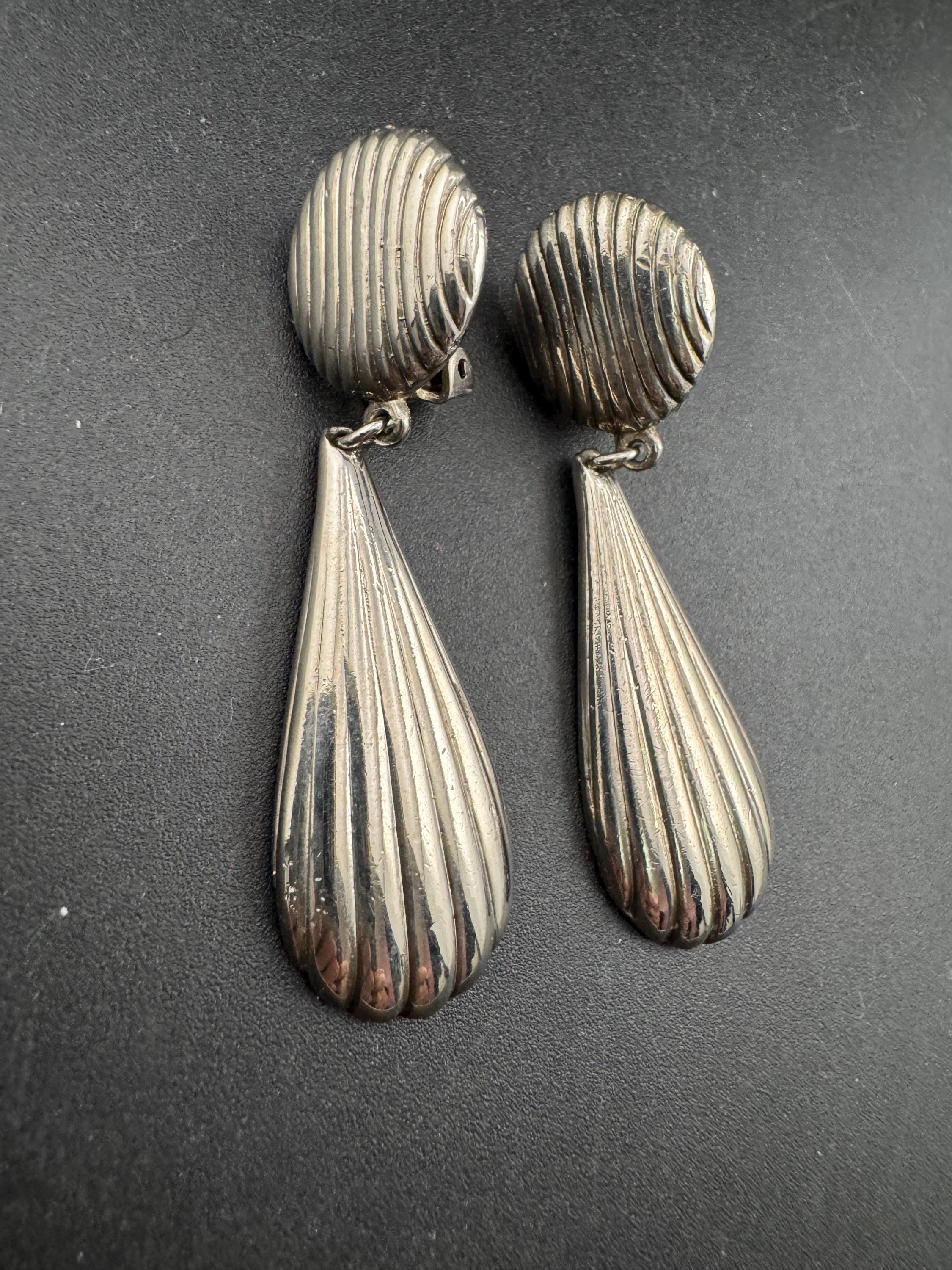 vintage oversized 6cm teardrop dangly clip on earrings metal