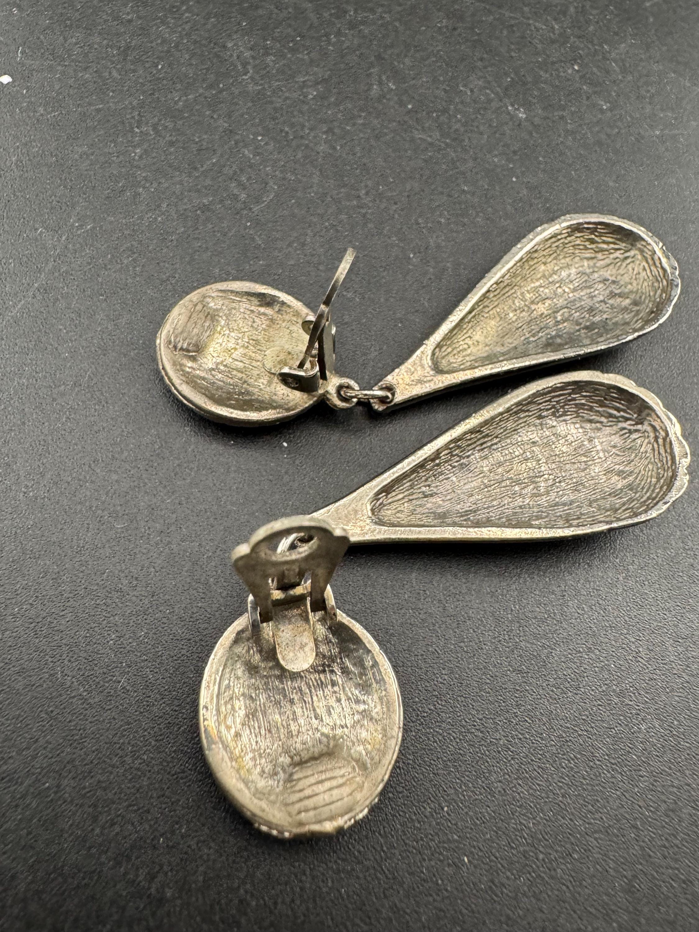 vintage oversized 6cm teardrop dangly clip on earrings metal
