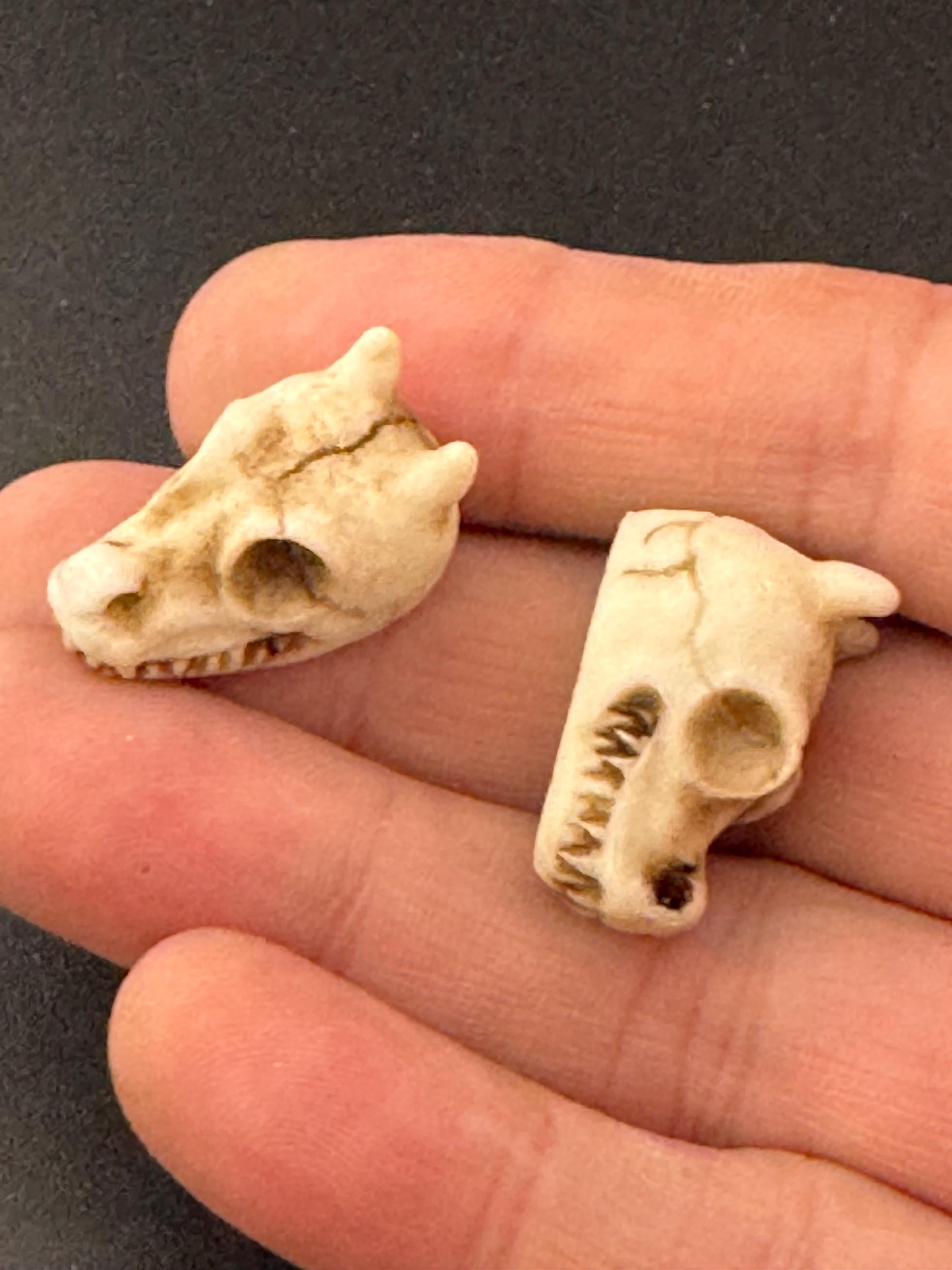 2 pieces Miniatures spooky Halloween animal skull cake topper decorations, craft scenery, reusable plastic