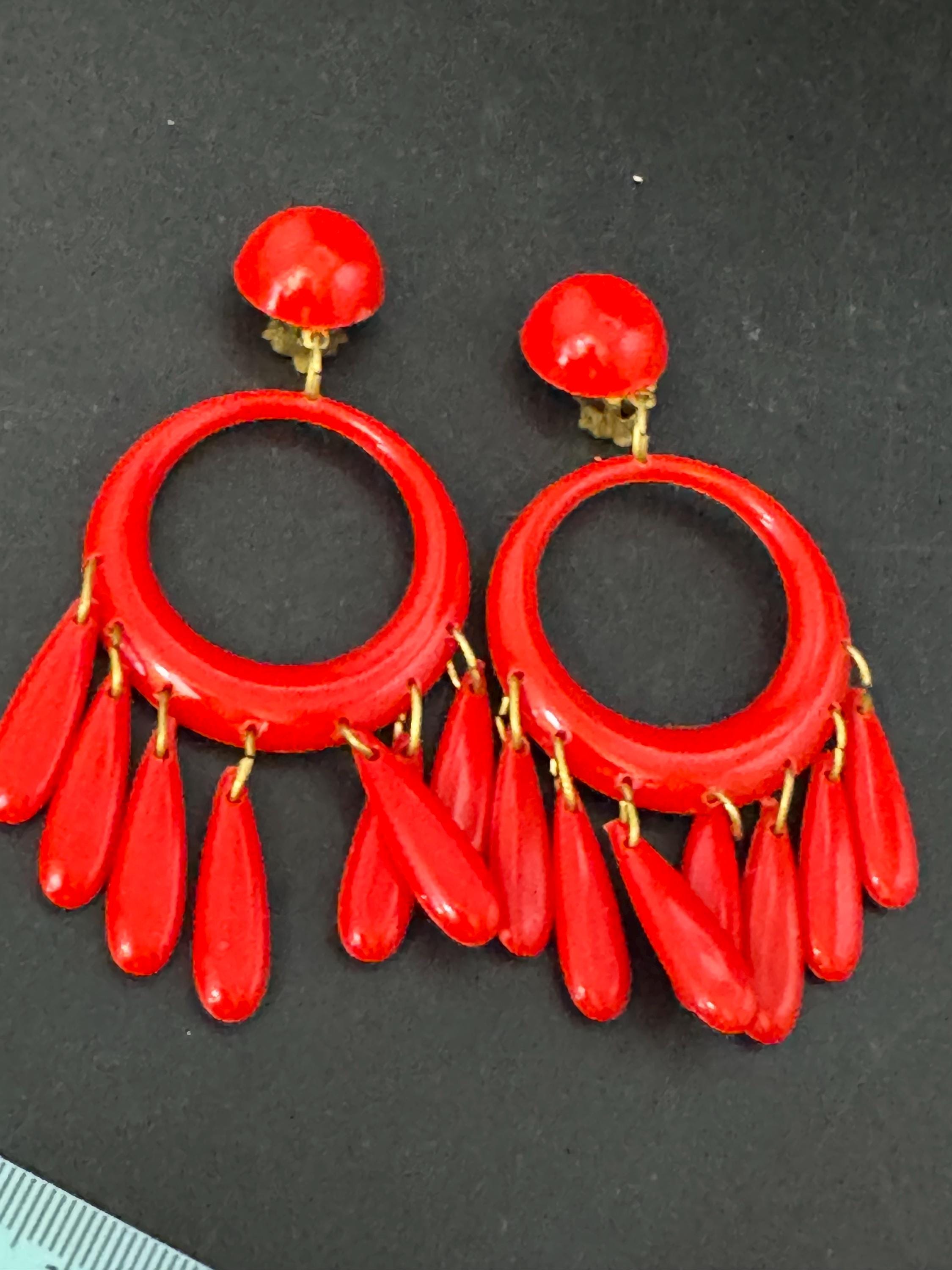 Oversized 7cm vintage bright red plastic dangly chandelier Clip On Earrings