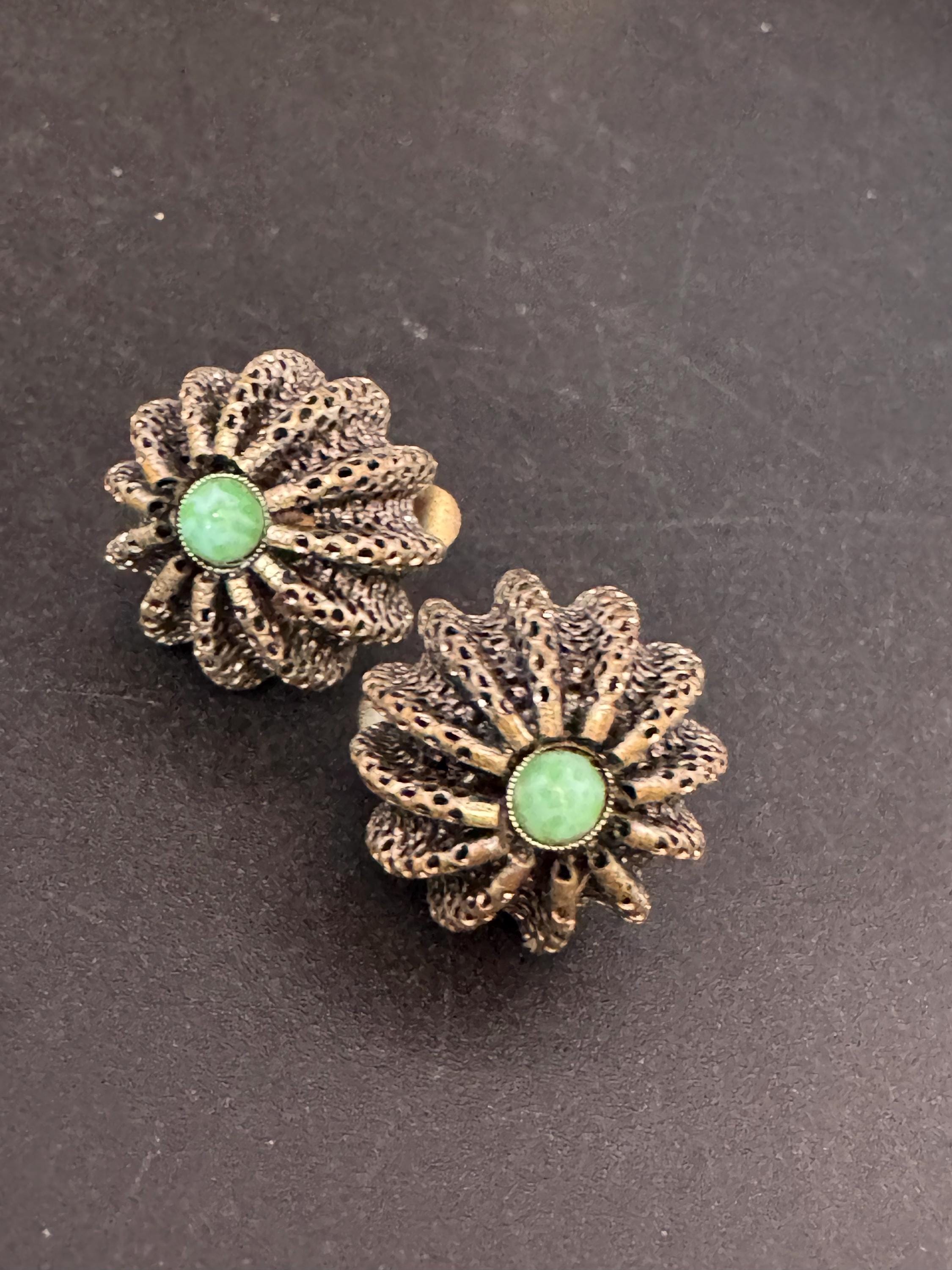 2cm Vintage Green stone mesh ball clip on earrings, silver tone