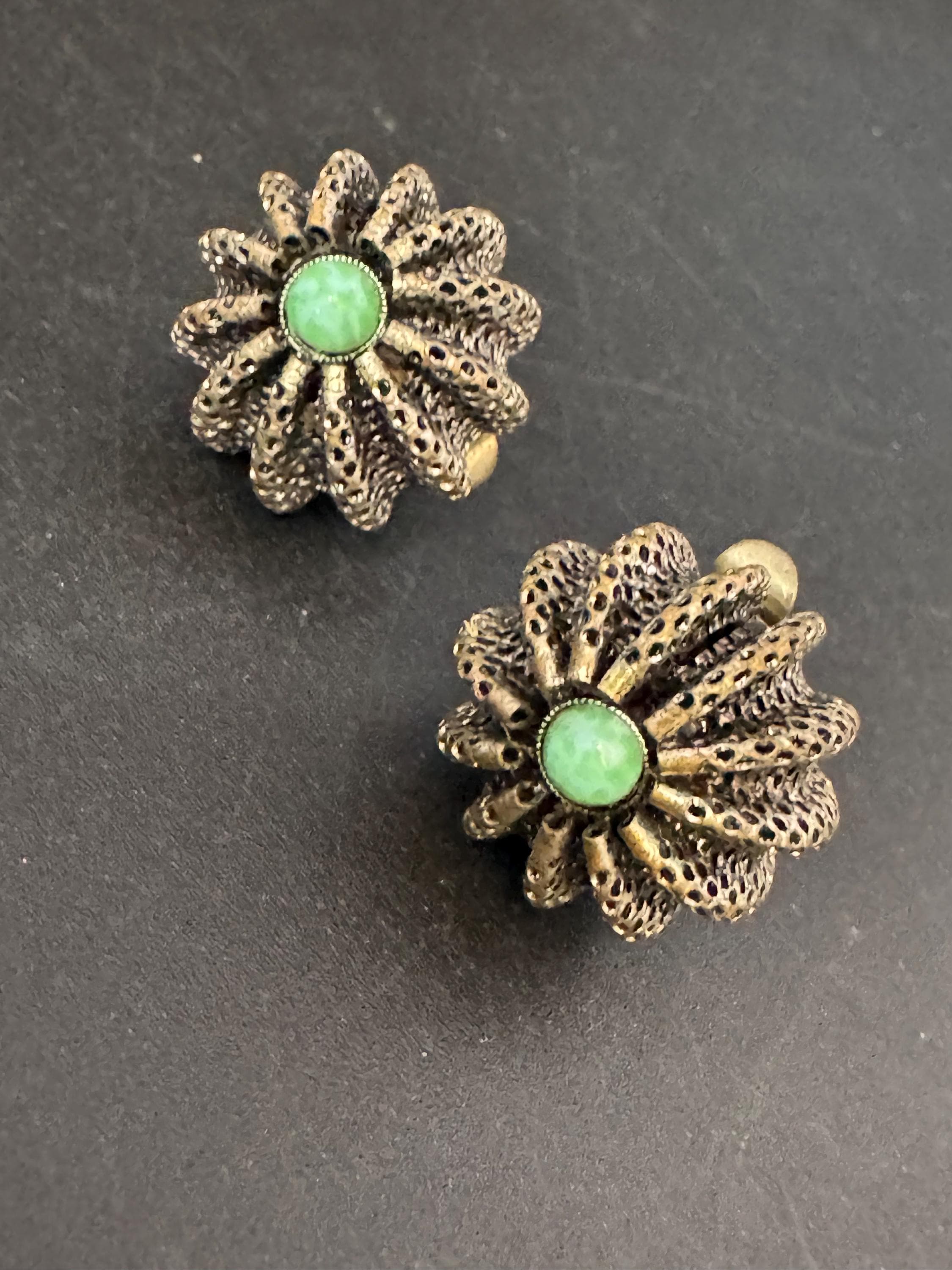 2cm Vintage Green stone mesh ball clip on earrings, silver tone