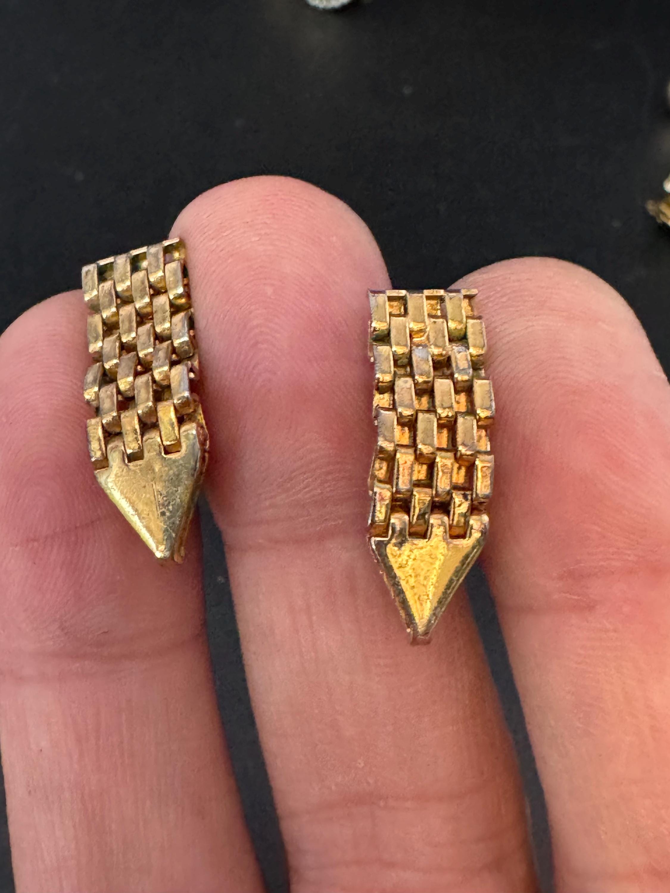 Vintage 1970s gold panther link chain clip on earrings, screws back