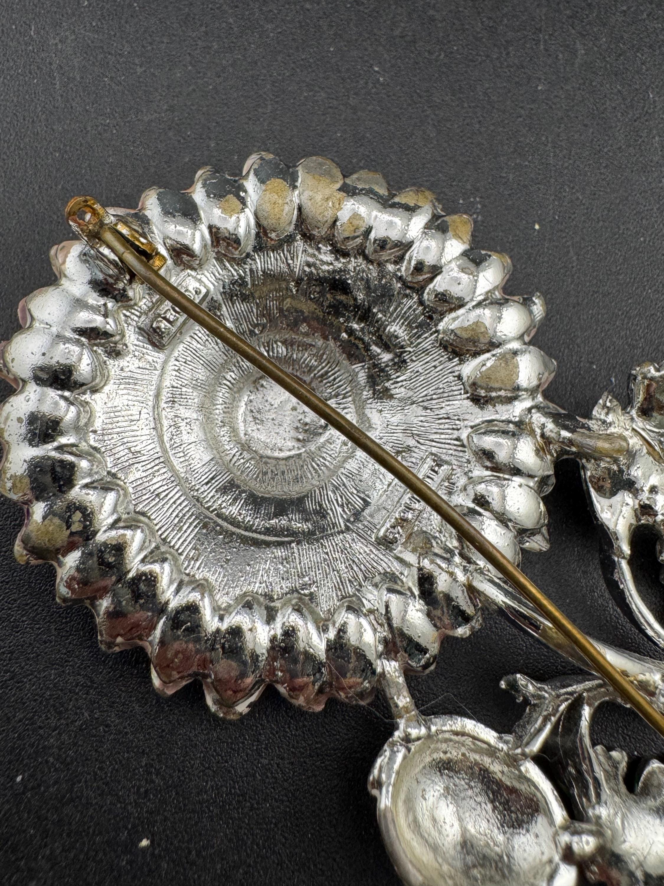 Vintage Enamel Exquisite floral birthday series brooch, chrysanthemum