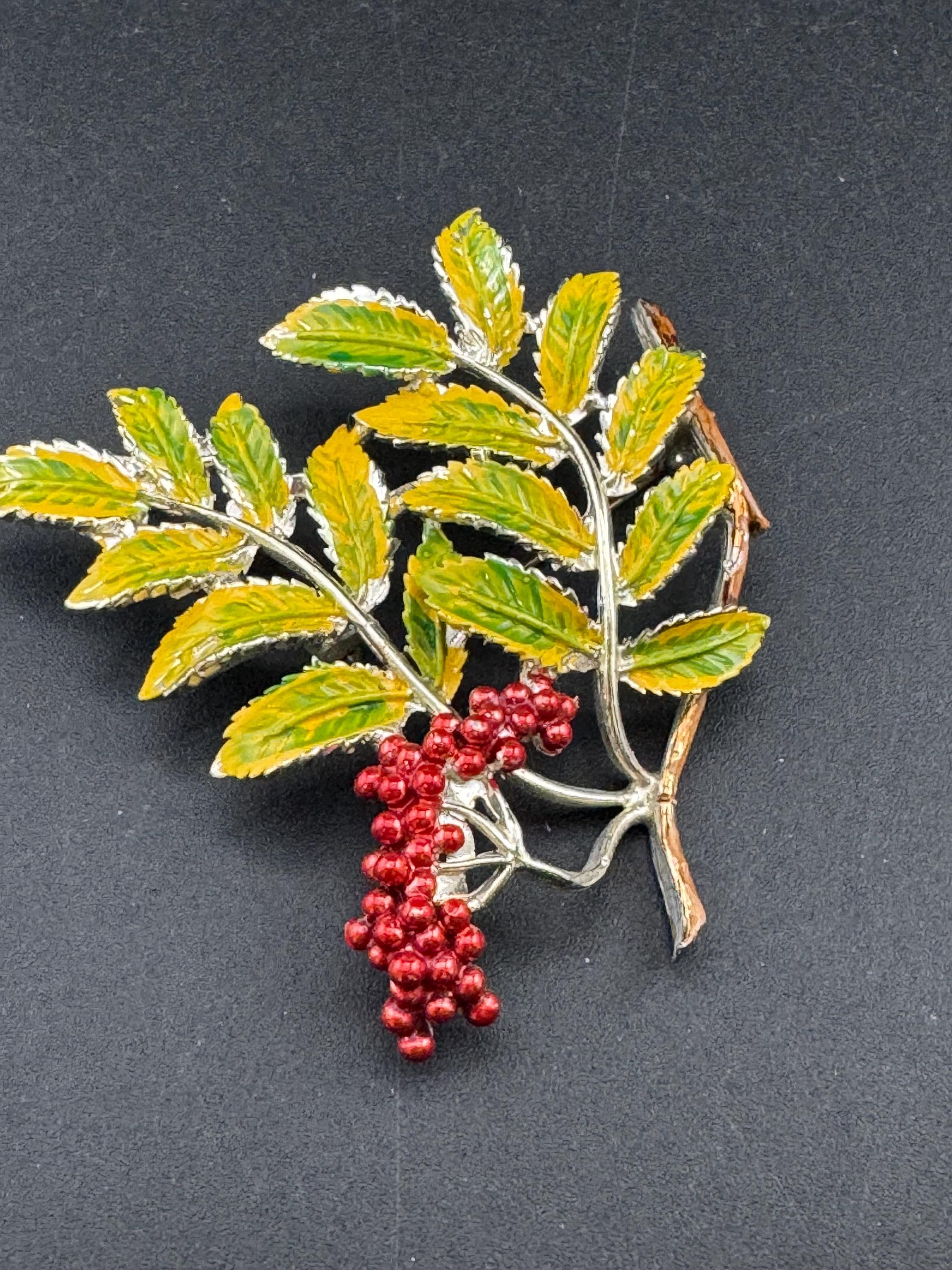 Vintage Enamel Exquisite floral mountain ash brooch, ref 5539