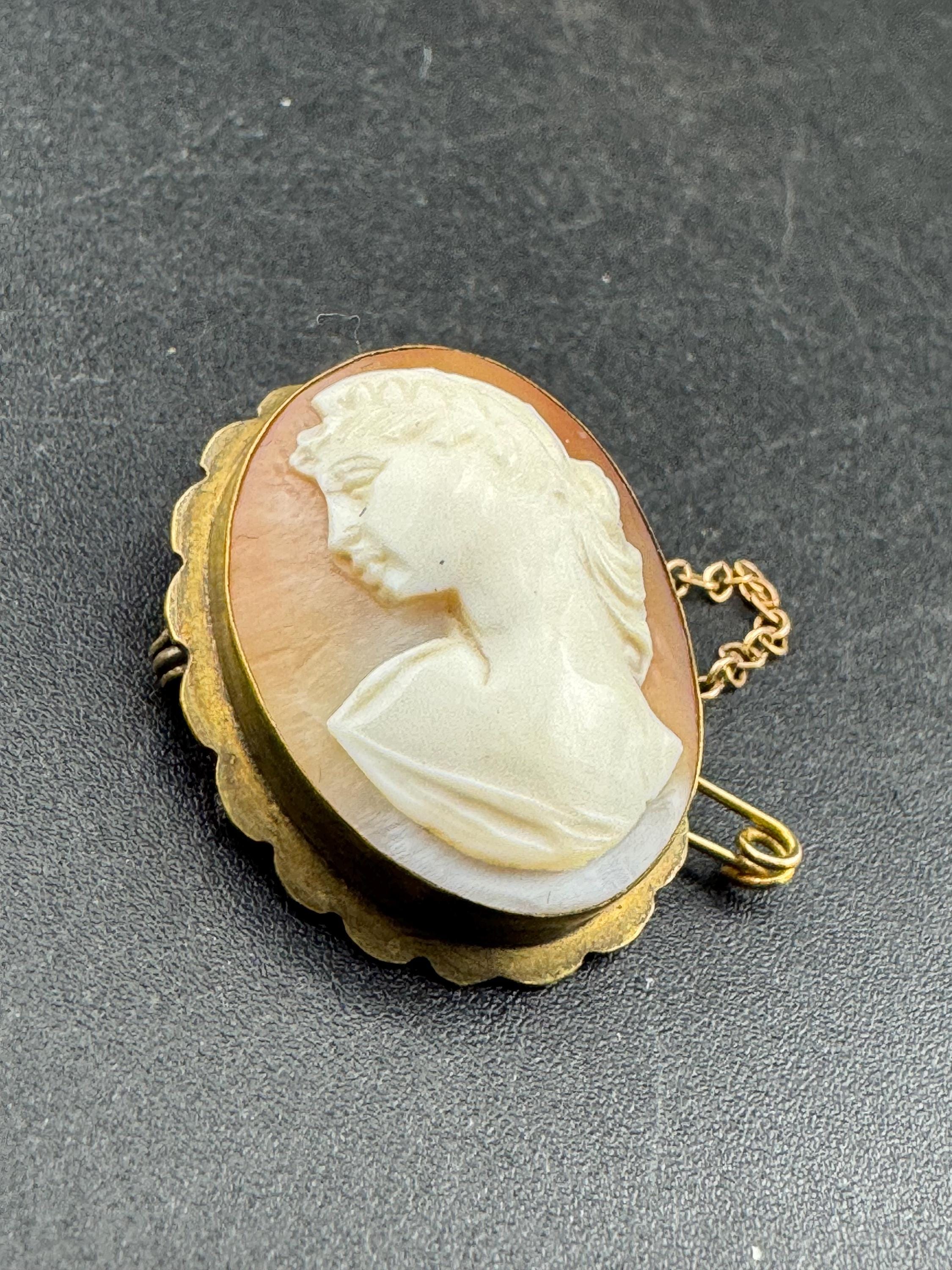 Pinchbeck gilt gold carved shell cameo brooch , 3cm safety clasp