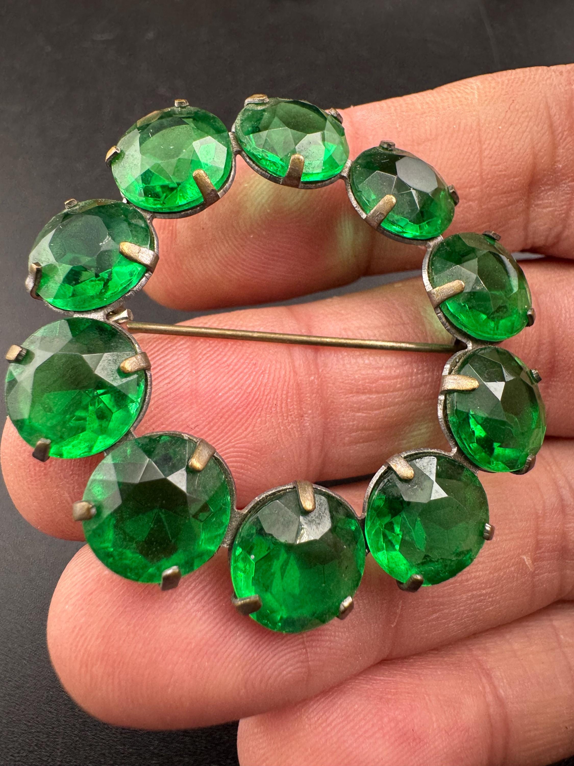 Antique Victorian emerald glass glass rhinestine round Brooch, green