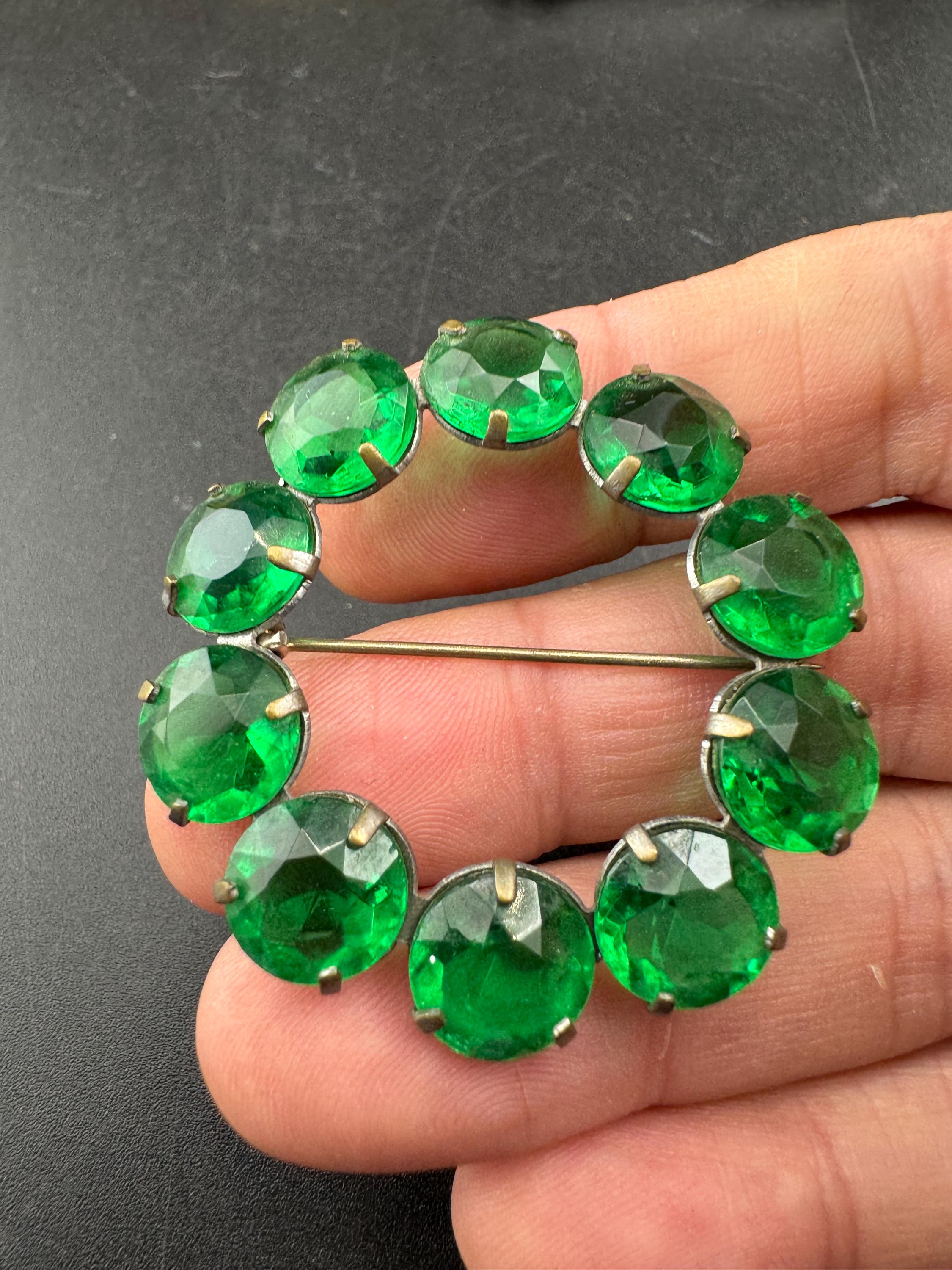 Antique Victorian emerald glass glass rhinestine round Brooch, green