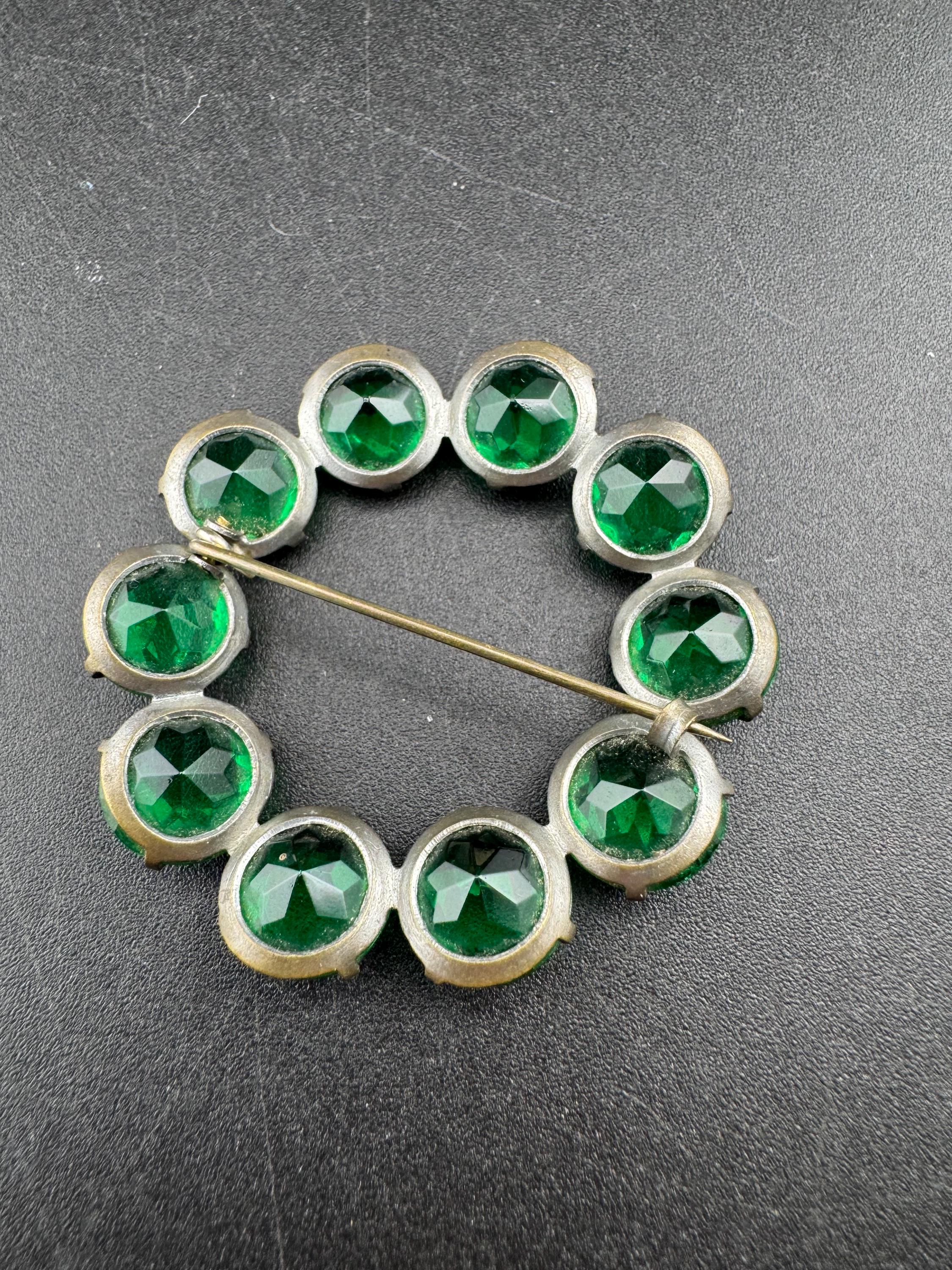 Antique Victorian emerald glass glass rhinestine round Brooch, green
