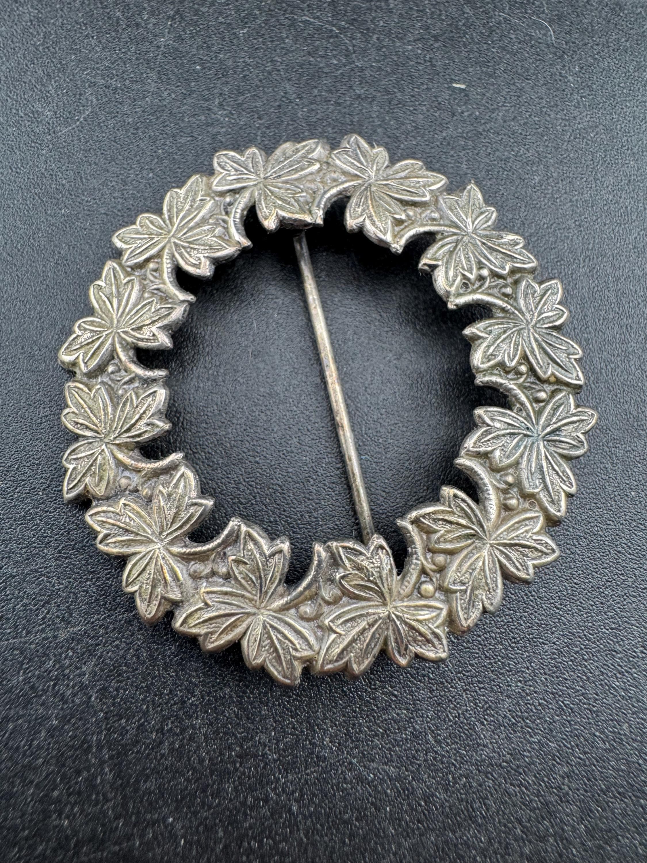 Antique silver Canadian maple leaf 3cm wreath brooch , c clasp white metal