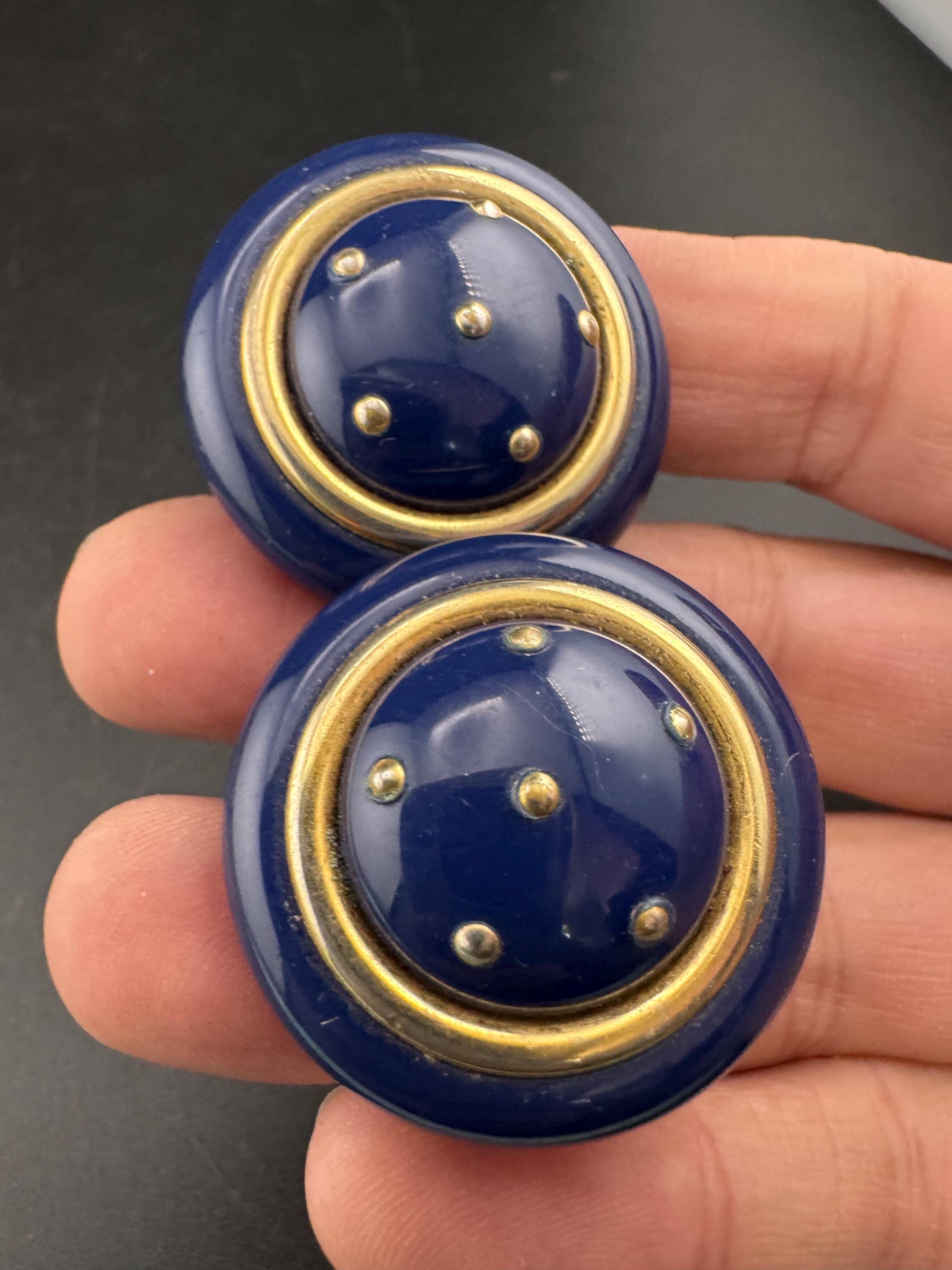 Vintage plastic domed navy blue and gold tone clip on earrings 2.5cm