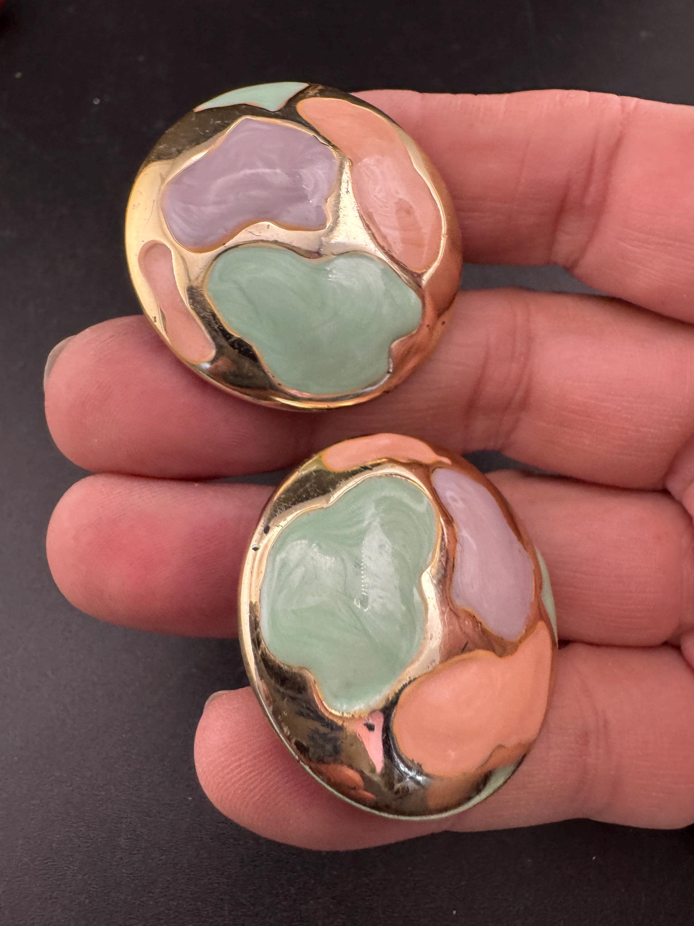 Vintage 3.5cm gold tone pastel round disc abstract clip on earrings