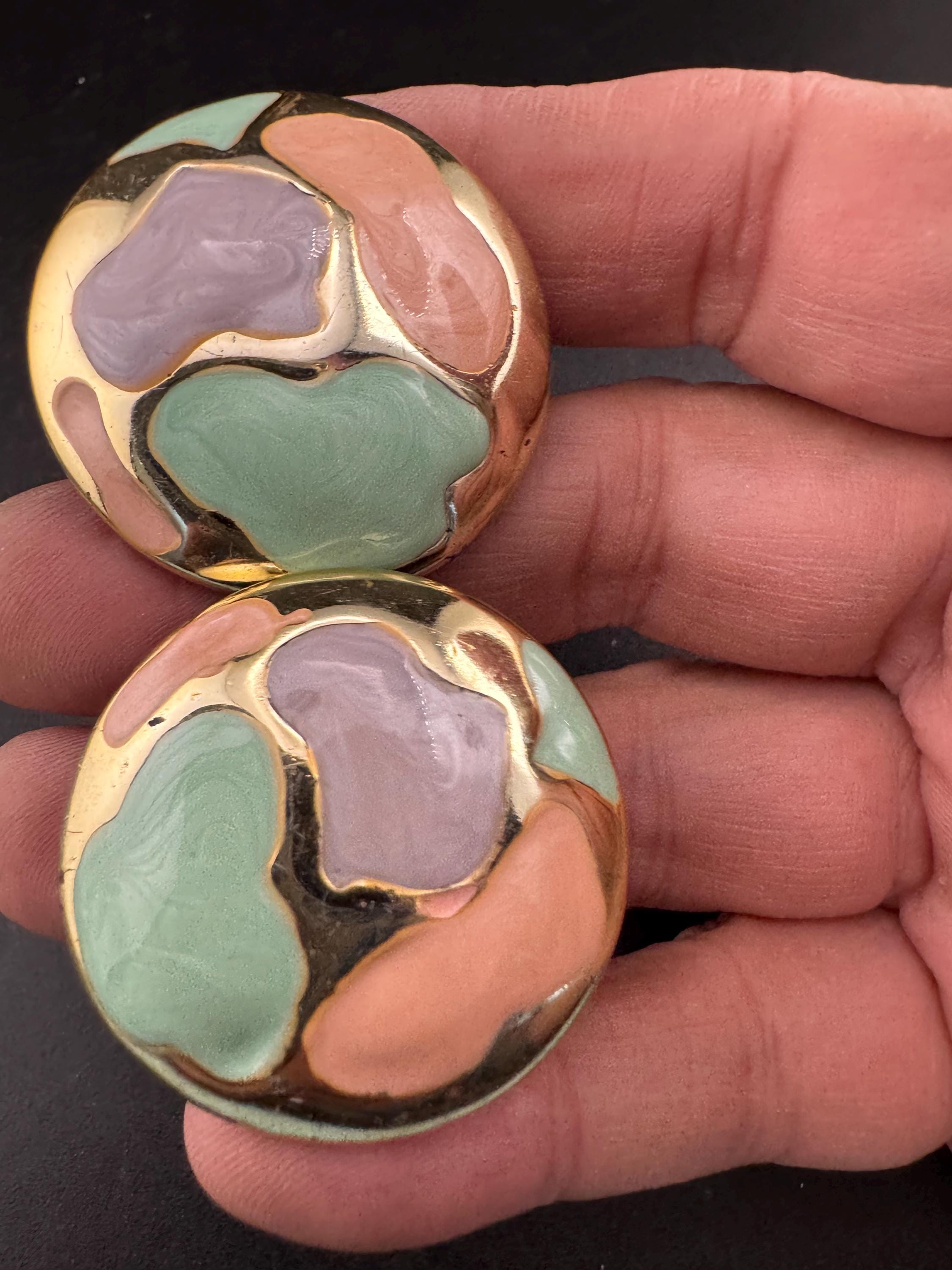 Vintage 3.5cm gold tone pastel round disc abstract clip on earrings