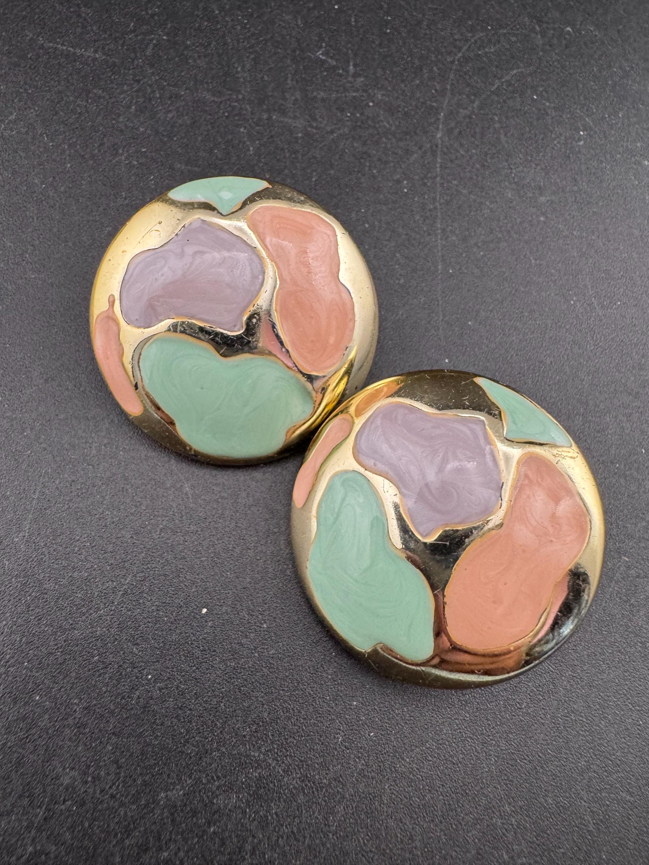 Vintage 3.5cm gold tone pastel round disc abstract clip on earrings