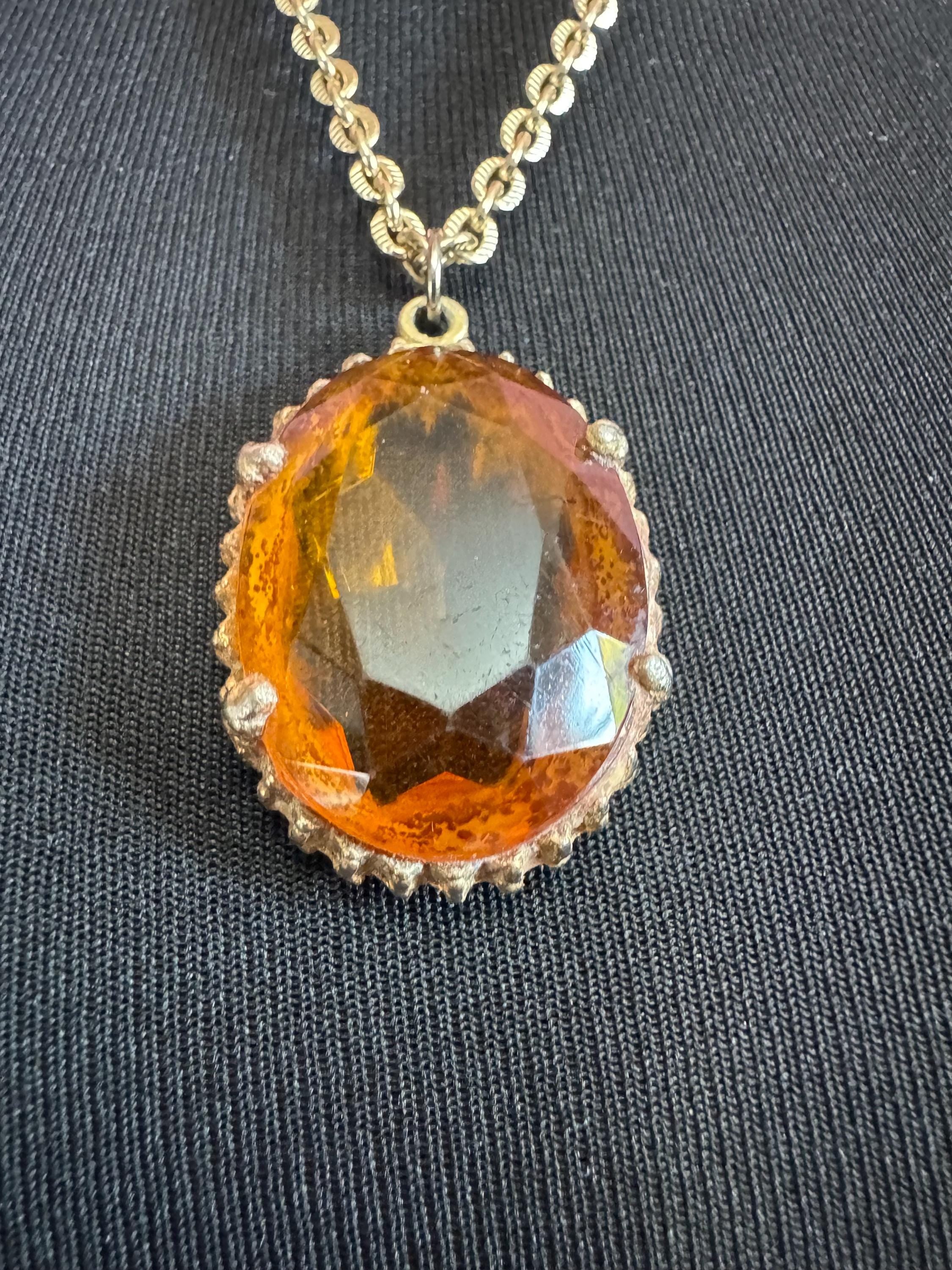 Vintage gold tone orange amber faceted Glass oval pendant necklace on 64cm chain
