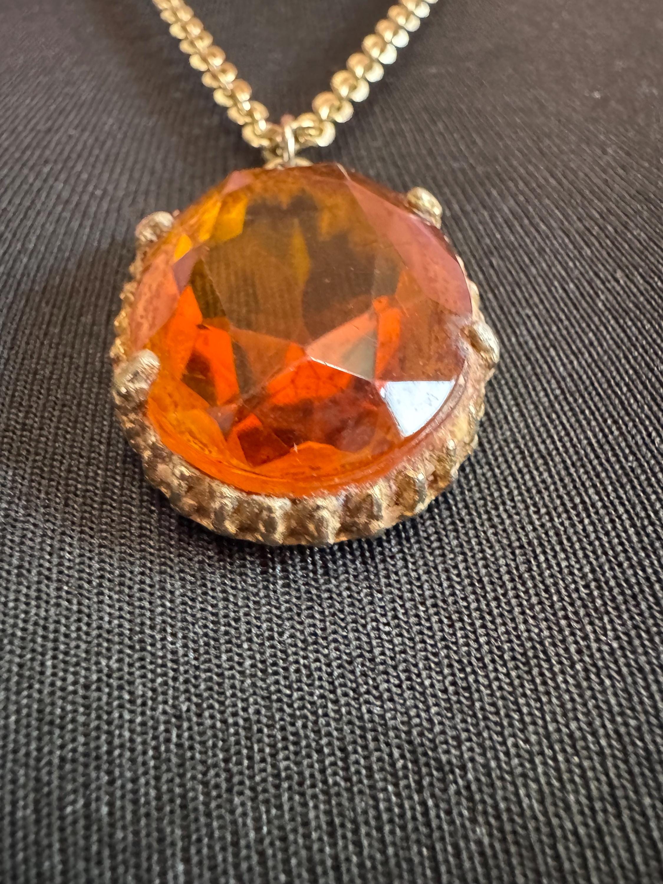 Vintage gold tone orange amber faceted Glass oval pendant necklace on 64cm chain