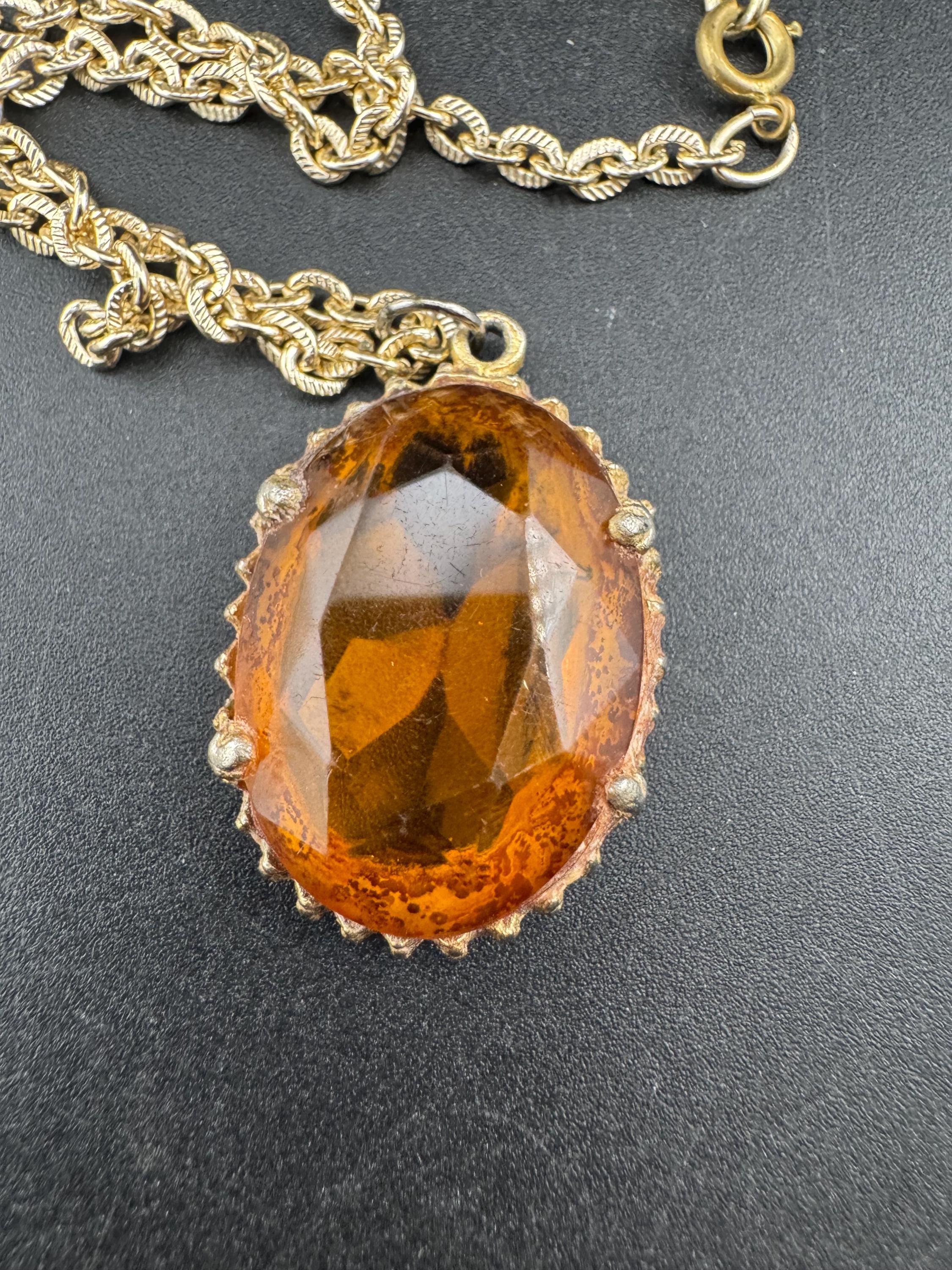 Vintage gold tone orange amber faceted Glass oval pendant necklace on 64cm chain