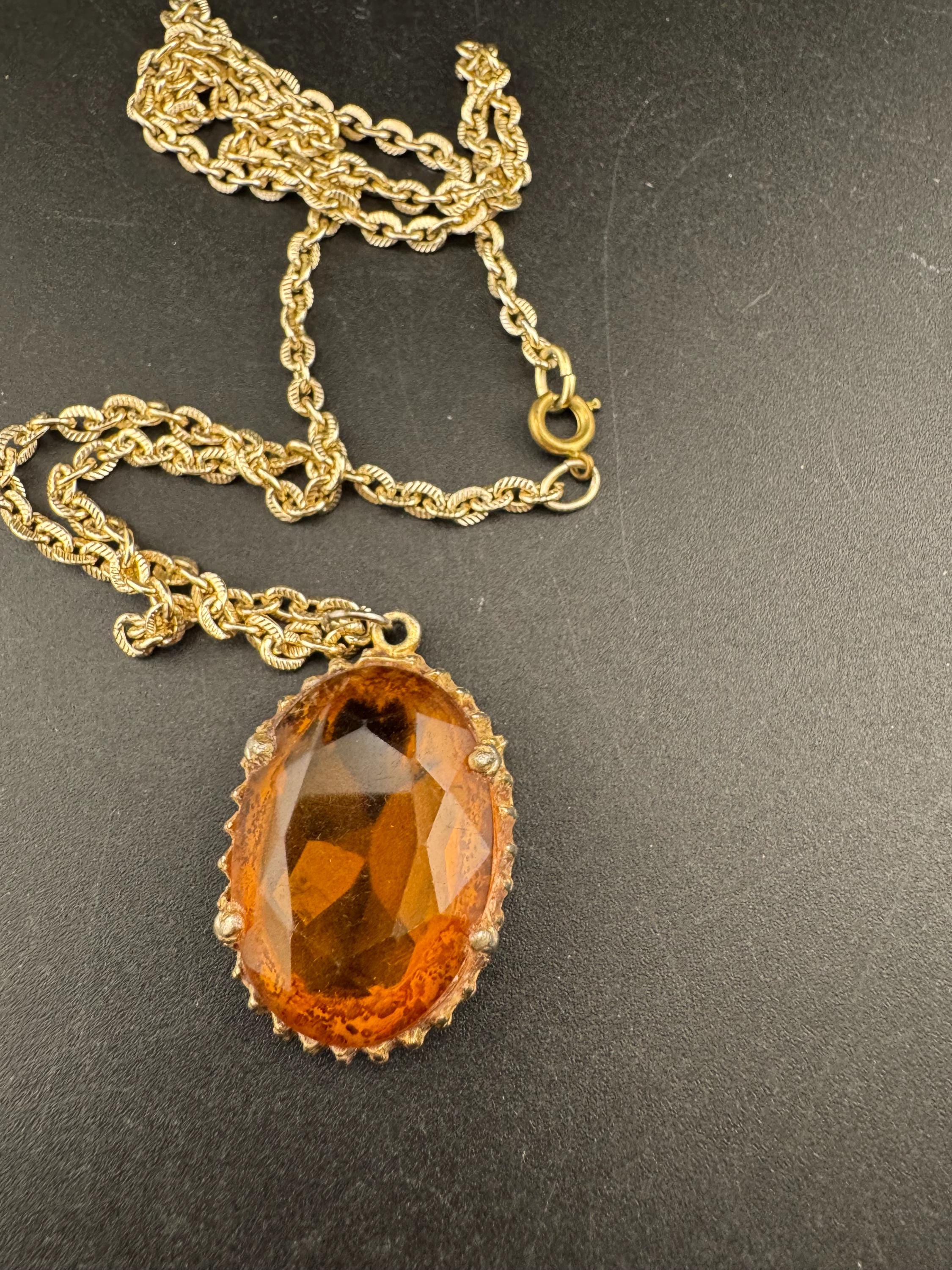 Vintage gold tone orange amber faceted Glass oval pendant necklace on 64cm chain