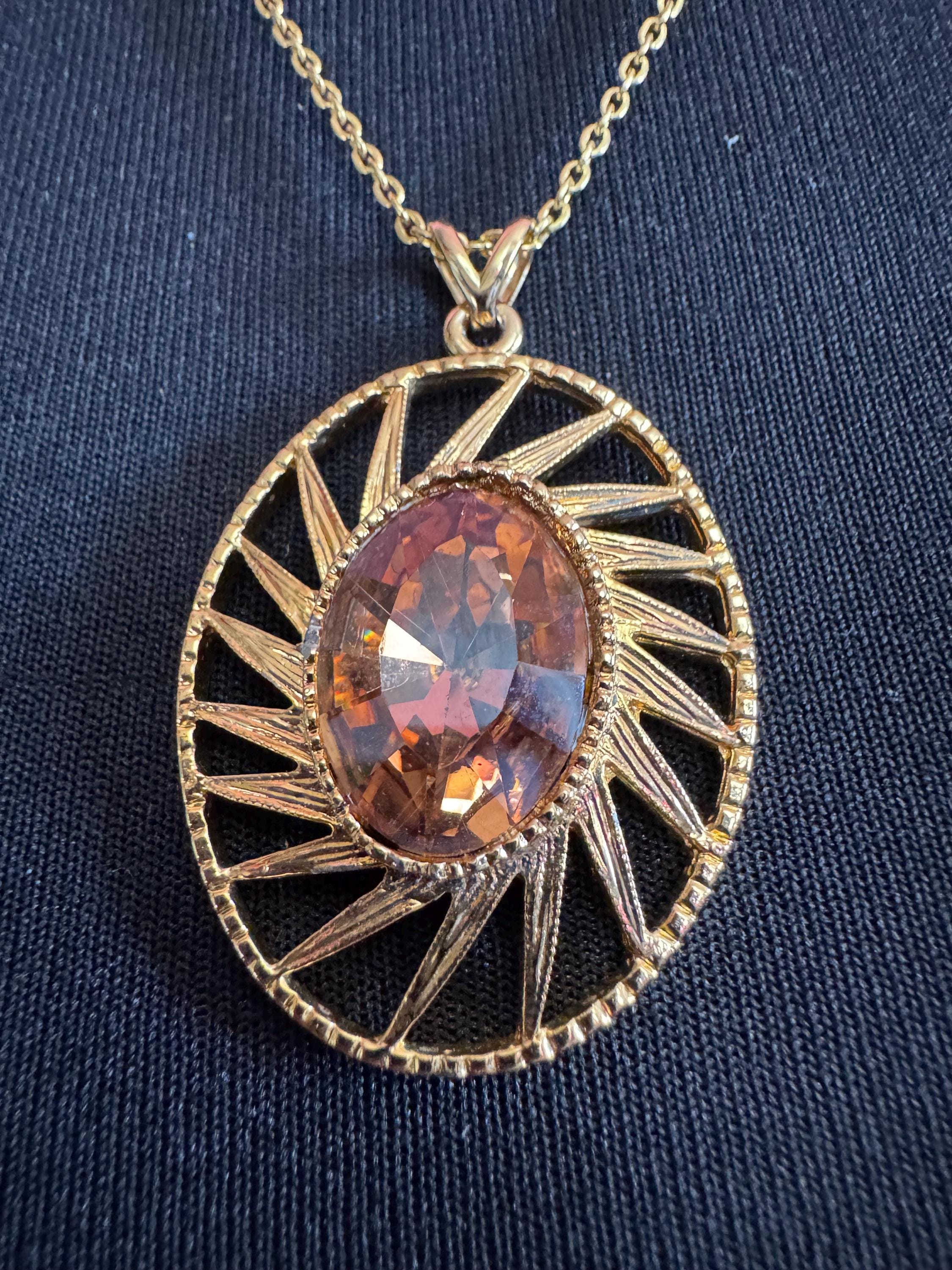 Vintage gold tone brown orange topaz faceted Glass oval pendant necklace on 56cm chain