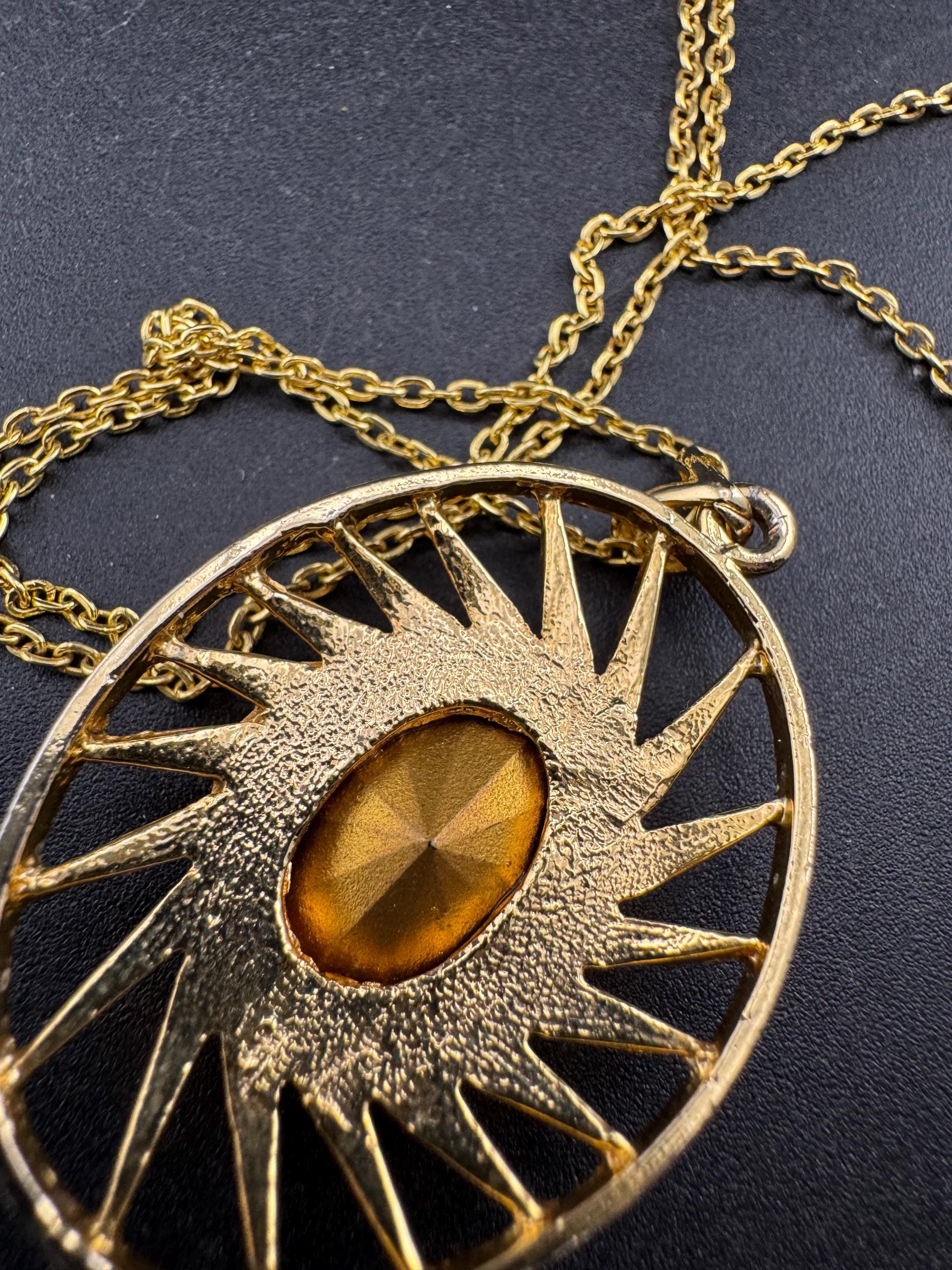 Vintage gold tone brown orange topaz faceted Glass oval pendant necklace on 56cm chain